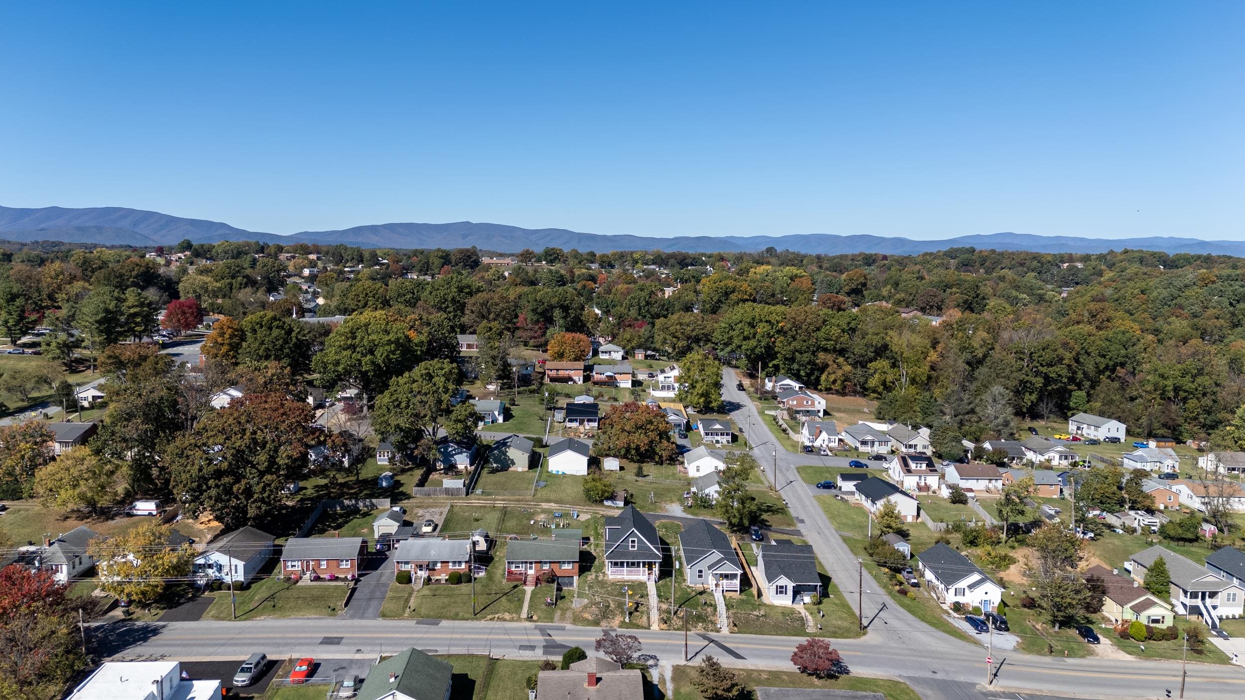 416 GRUBERT AVE, STAUNTON, Virginia 24401, 3 Bedrooms Bedrooms, ,2 BathroomsBathrooms,Residential,416 GRUBERT AVE,670217 MLS # 670217
