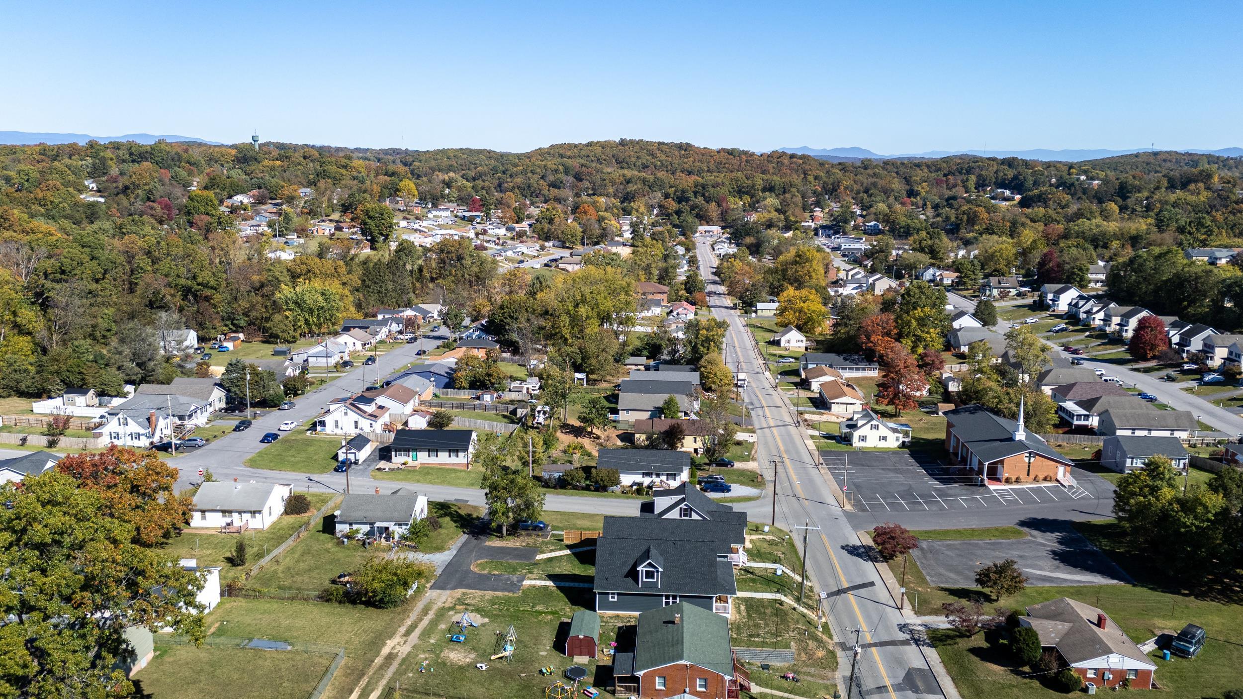 416 GRUBERT AVE, STAUNTON, Virginia 24401, 3 Bedrooms Bedrooms, ,2 BathroomsBathrooms,Residential,416 GRUBERT AVE,670217 MLS # 670217