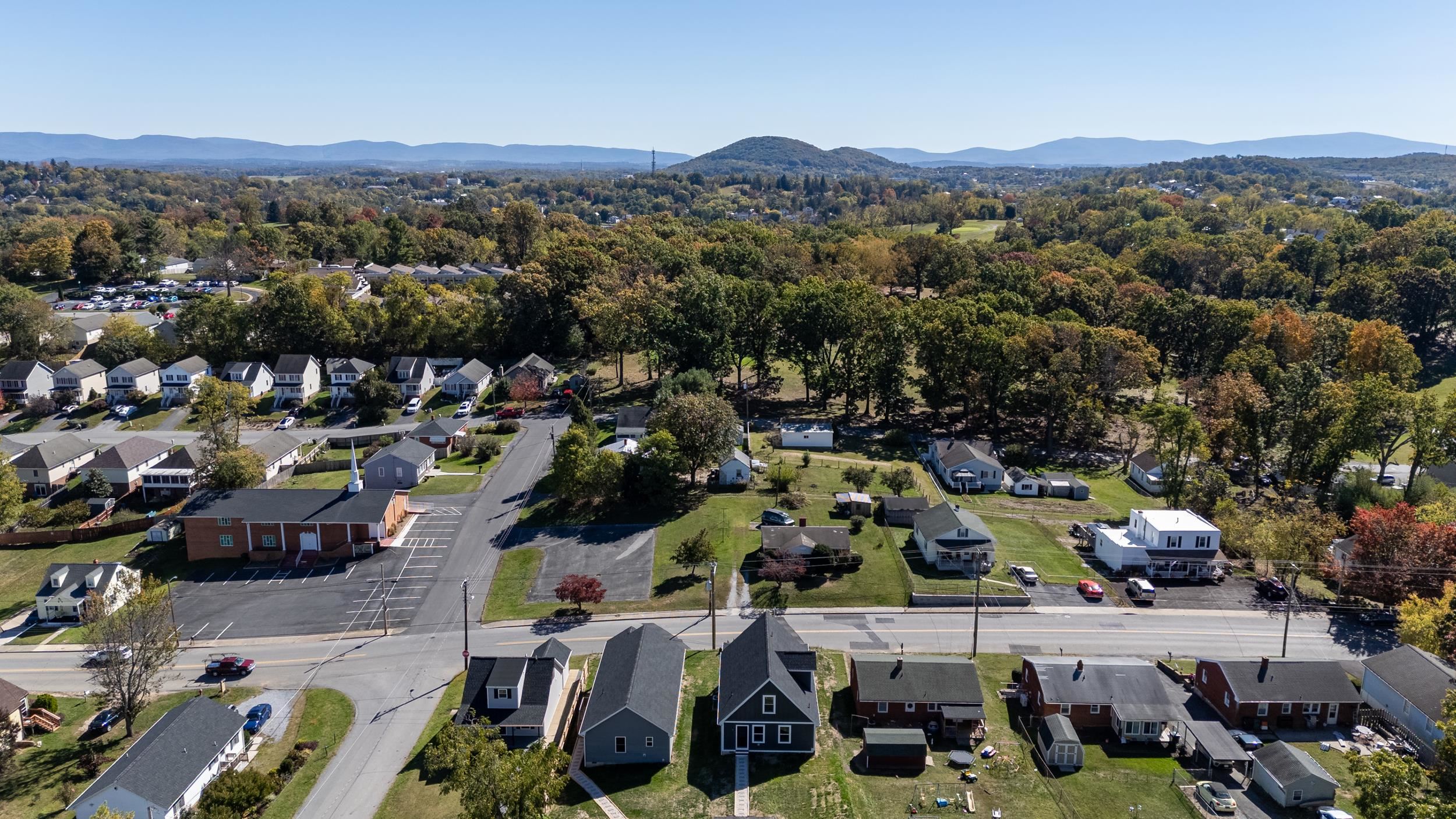 416 GRUBERT AVE, STAUNTON, Virginia 24401, 3 Bedrooms Bedrooms, ,2 BathroomsBathrooms,Residential,416 GRUBERT AVE,670217 MLS # 670217