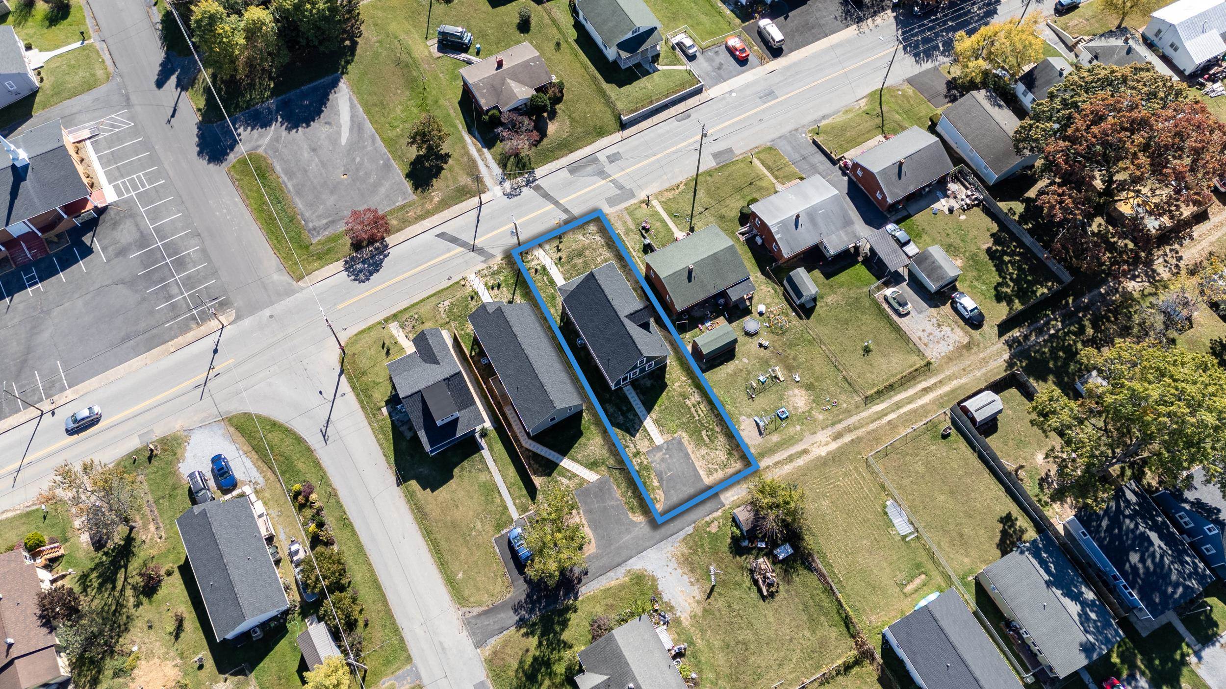 416 GRUBERT AVE, STAUNTON, Virginia 24401, 3 Bedrooms Bedrooms, ,2 BathroomsBathrooms,Residential,416 GRUBERT AVE,670217 MLS # 670217