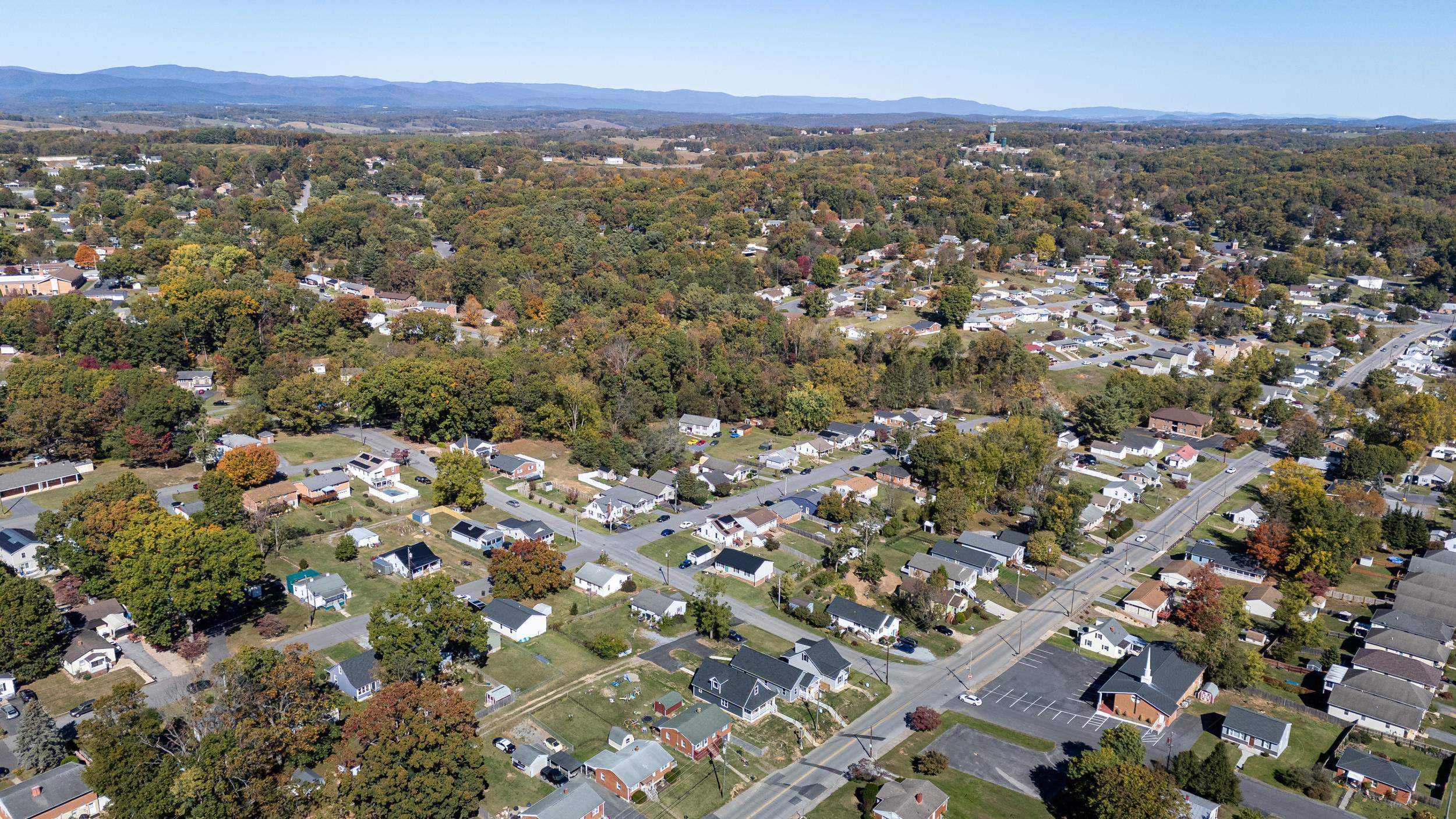 416 GRUBERT AVE, STAUNTON, Virginia 24401, 3 Bedrooms Bedrooms, ,2 BathroomsBathrooms,Residential,416 GRUBERT AVE,670217 MLS # 670217