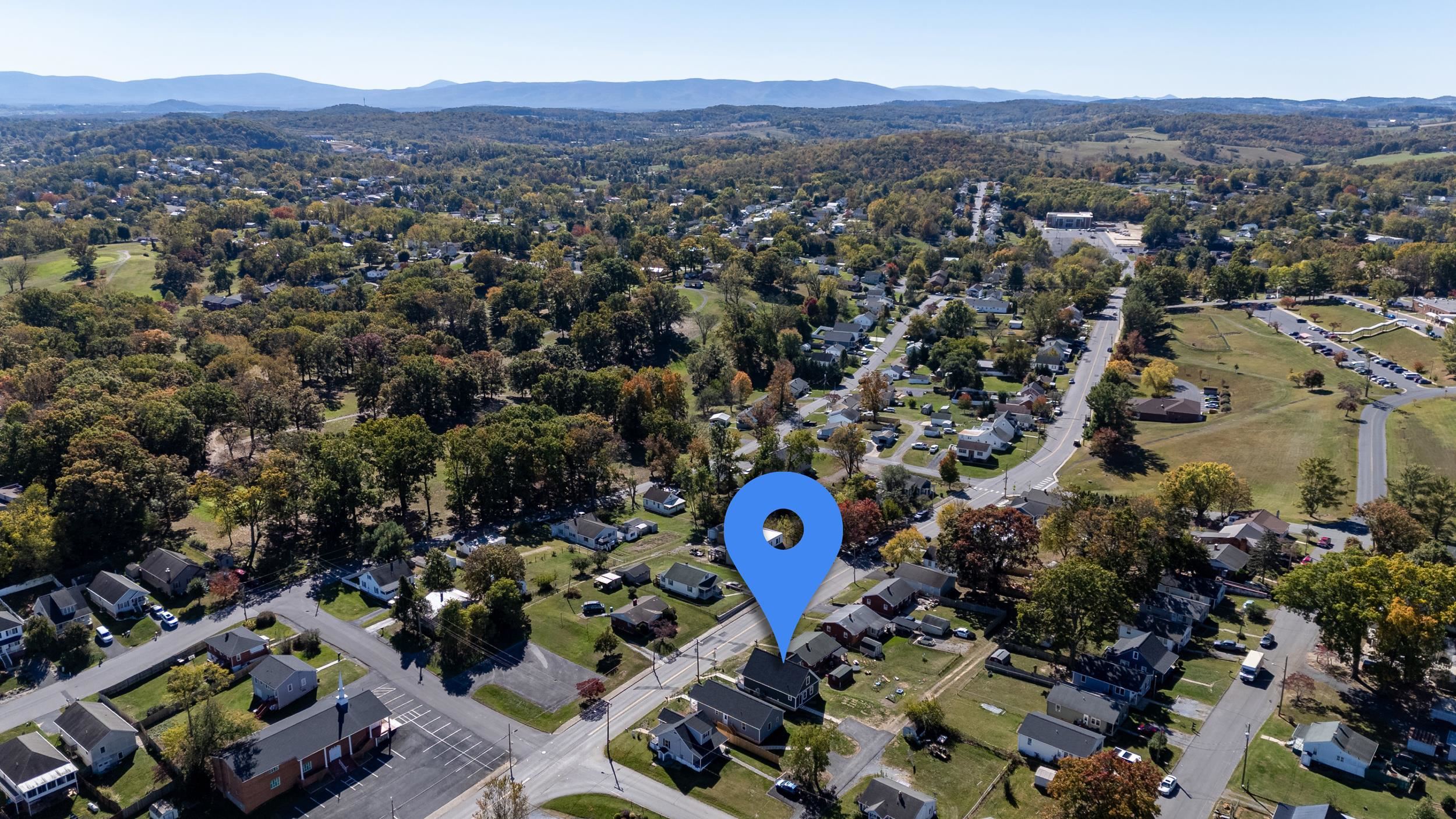 416 GRUBERT AVE, STAUNTON, Virginia 24401, 3 Bedrooms Bedrooms, ,2 BathroomsBathrooms,Residential,416 GRUBERT AVE,670217 MLS # 670217