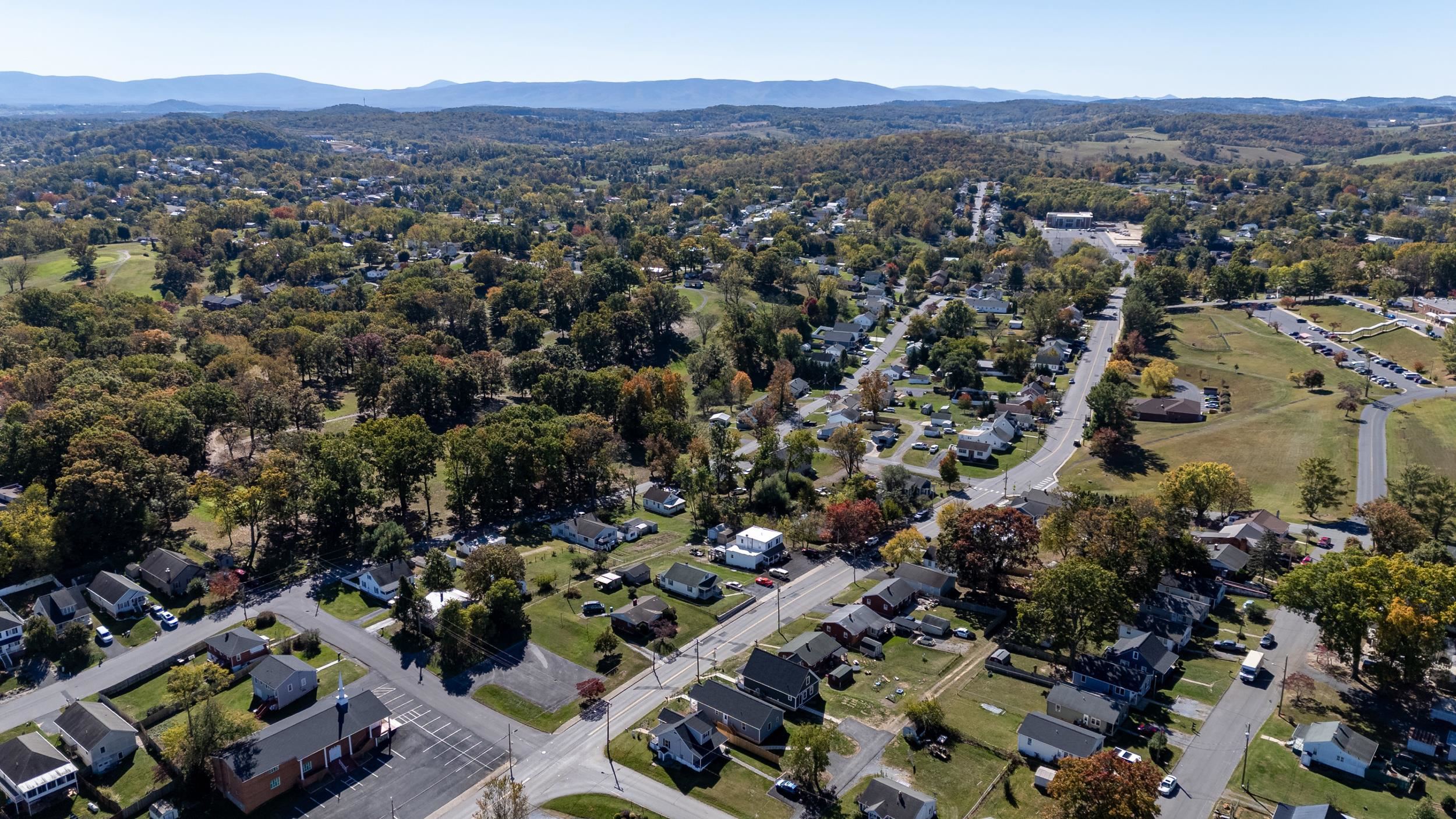 416 GRUBERT AVE, STAUNTON, Virginia 24401, 3 Bedrooms Bedrooms, ,2 BathroomsBathrooms,Residential,416 GRUBERT AVE,670217 MLS # 670217