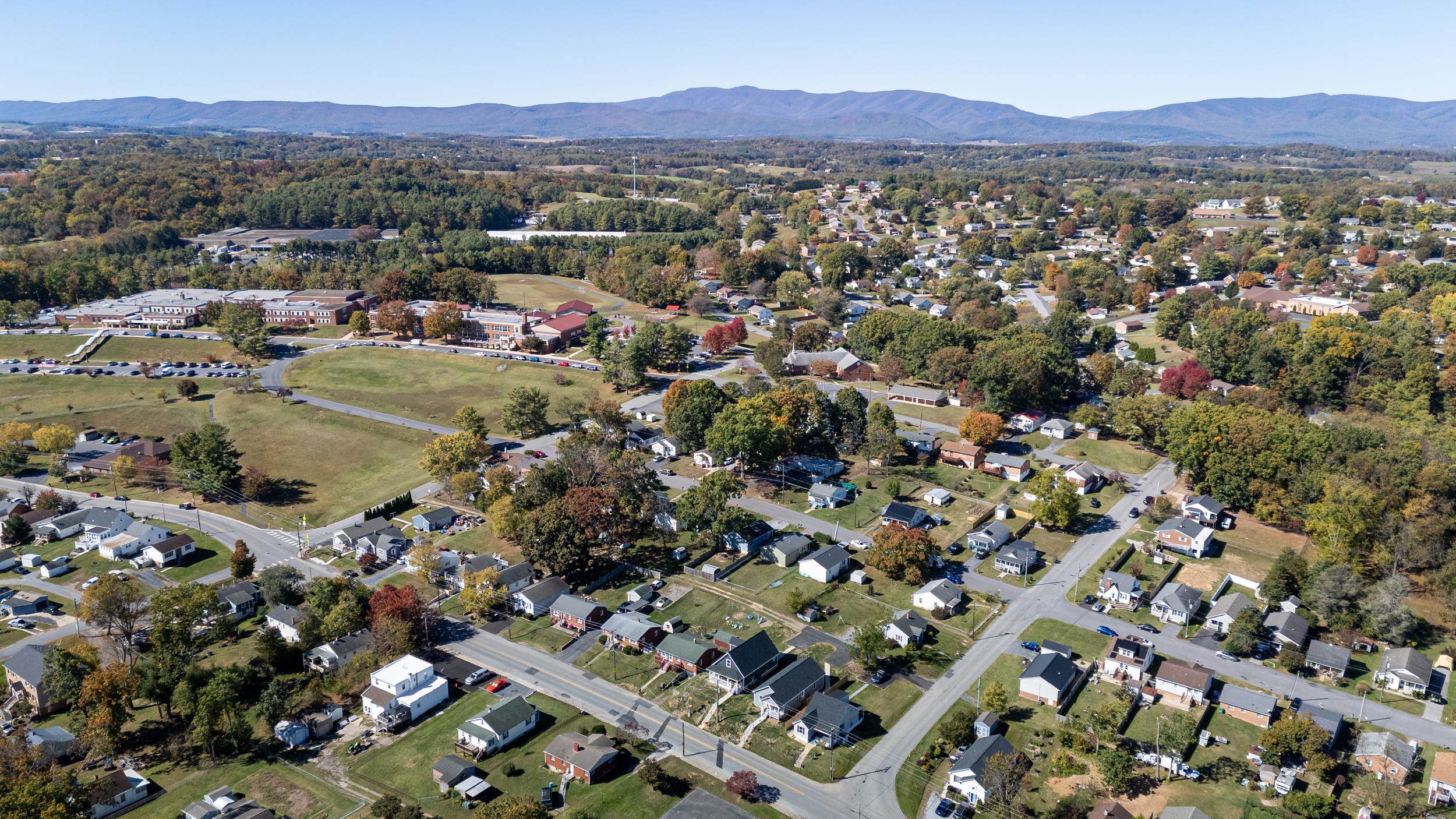 416 GRUBERT AVE, STAUNTON, Virginia 24401, 3 Bedrooms Bedrooms, ,2 BathroomsBathrooms,Residential,416 GRUBERT AVE,670217 MLS # 670217