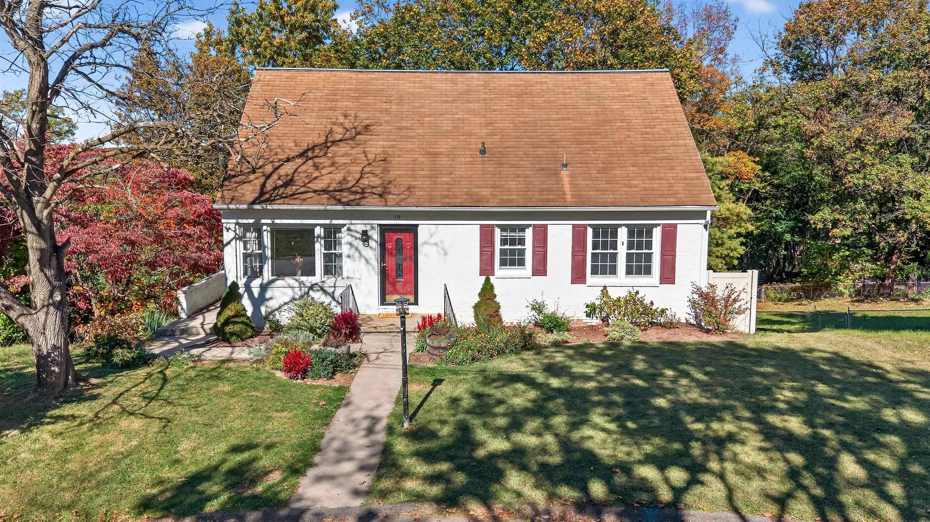 19 N LYNNHAVEN DR, STAUNTON, Virginia 24401, 4 Bedrooms Bedrooms, ,2 BathroomsBathrooms,Residential,19 N LYNNHAVEN DR,670218 MLS # 670218