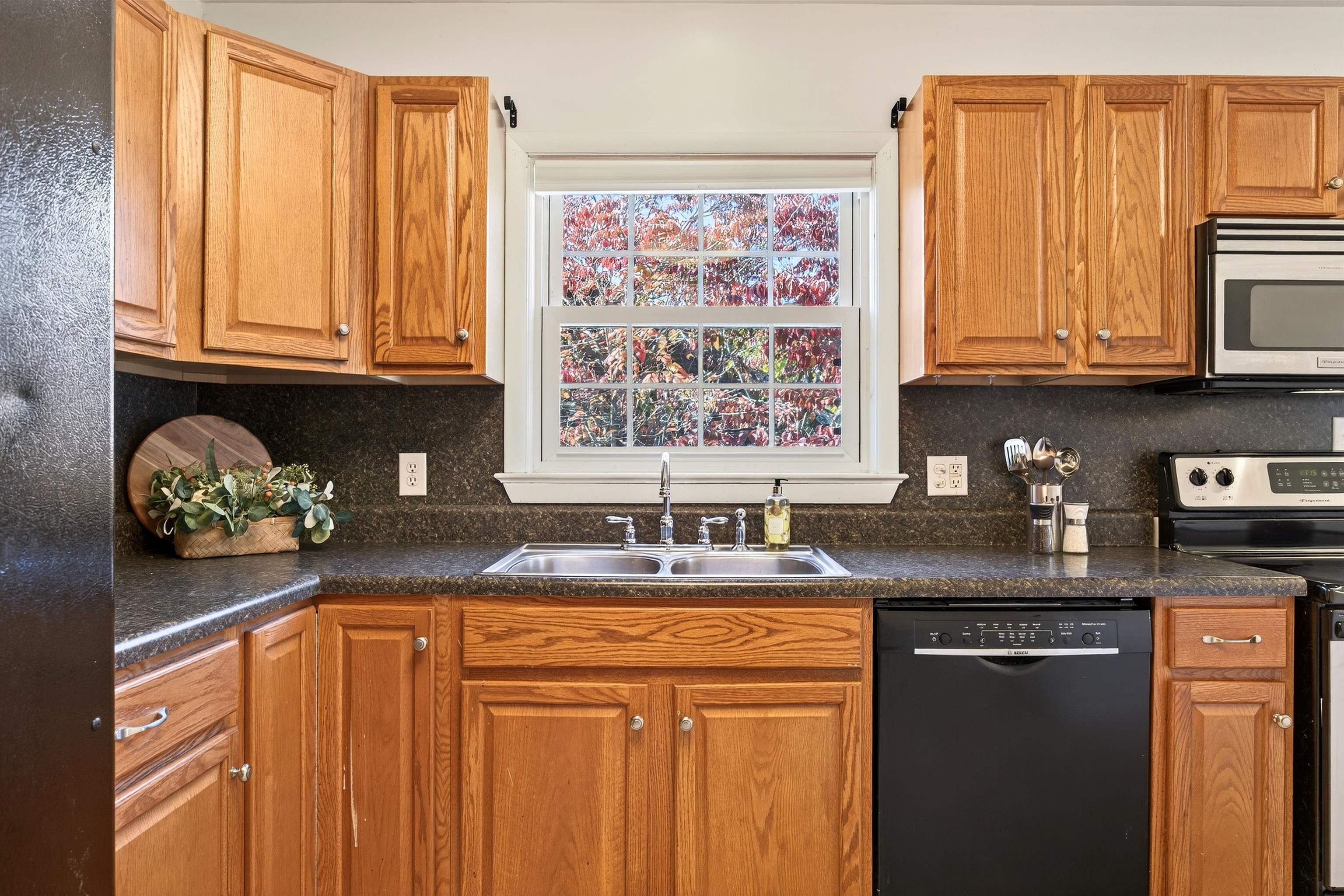 19 N LYNNHAVEN DR, STAUNTON, Virginia 24401, 4 Bedrooms Bedrooms, ,2 BathroomsBathrooms,Residential,19 N LYNNHAVEN DR,670218 MLS # 670218