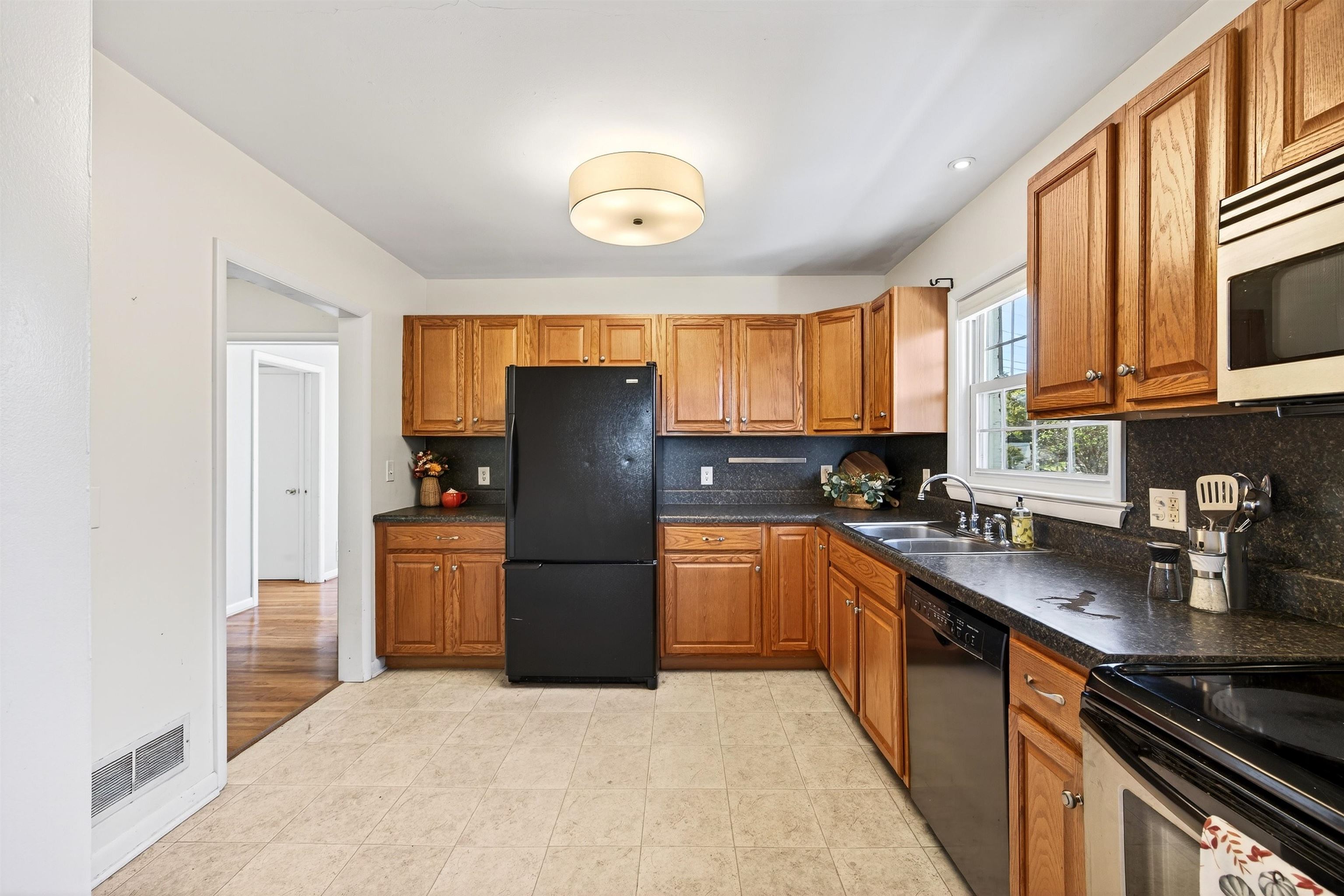 19 N LYNNHAVEN DR, STAUNTON, Virginia 24401, 4 Bedrooms Bedrooms, ,2 BathroomsBathrooms,Residential,19 N LYNNHAVEN DR,670218 MLS # 670218