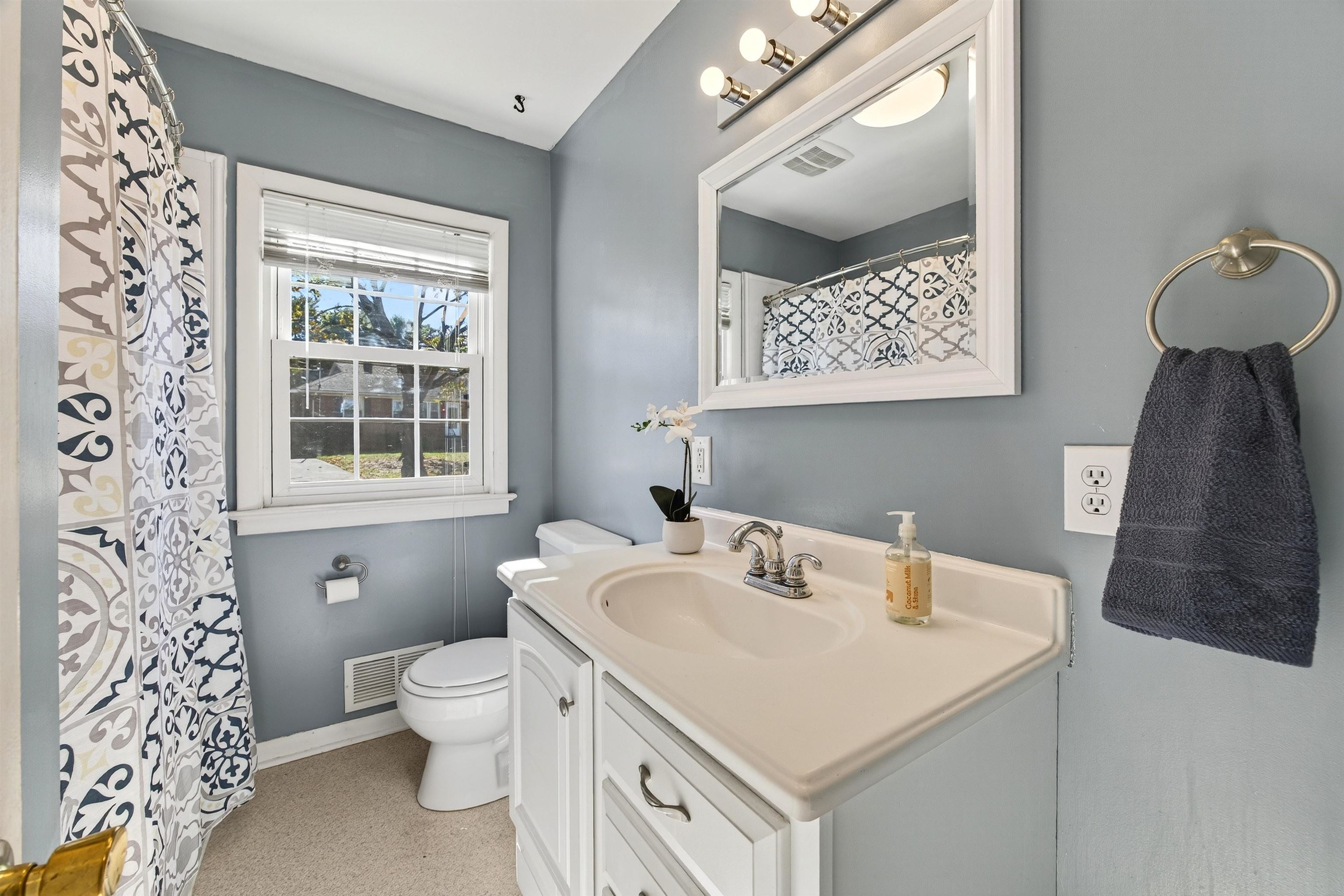 19 N LYNNHAVEN DR, STAUNTON, Virginia 24401, 4 Bedrooms Bedrooms, ,2 BathroomsBathrooms,Residential,19 N LYNNHAVEN DR,670218 MLS # 670218