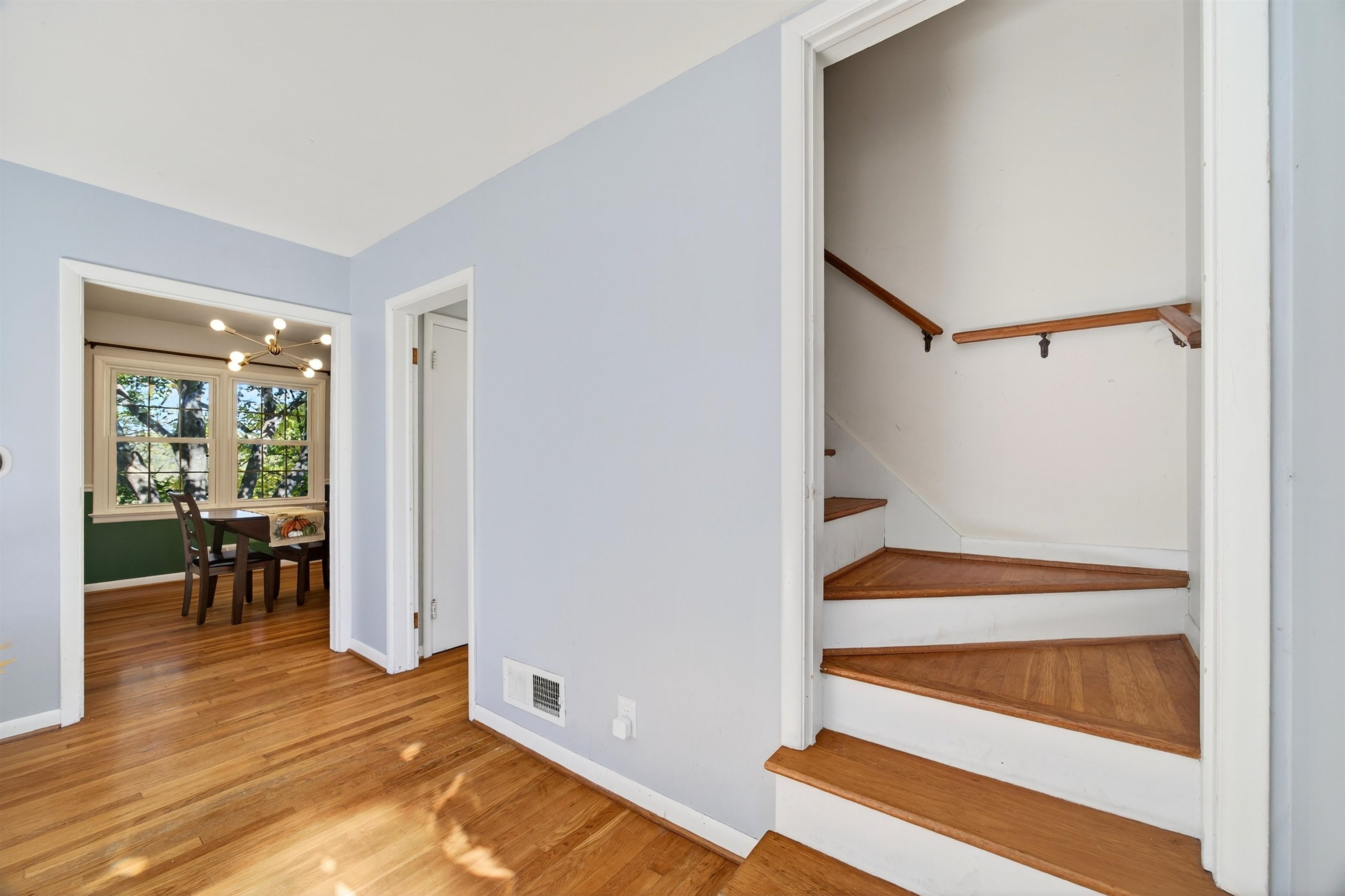 19 N LYNNHAVEN DR, STAUNTON, Virginia 24401, 4 Bedrooms Bedrooms, ,2 BathroomsBathrooms,Residential,19 N LYNNHAVEN DR,670218 MLS # 670218