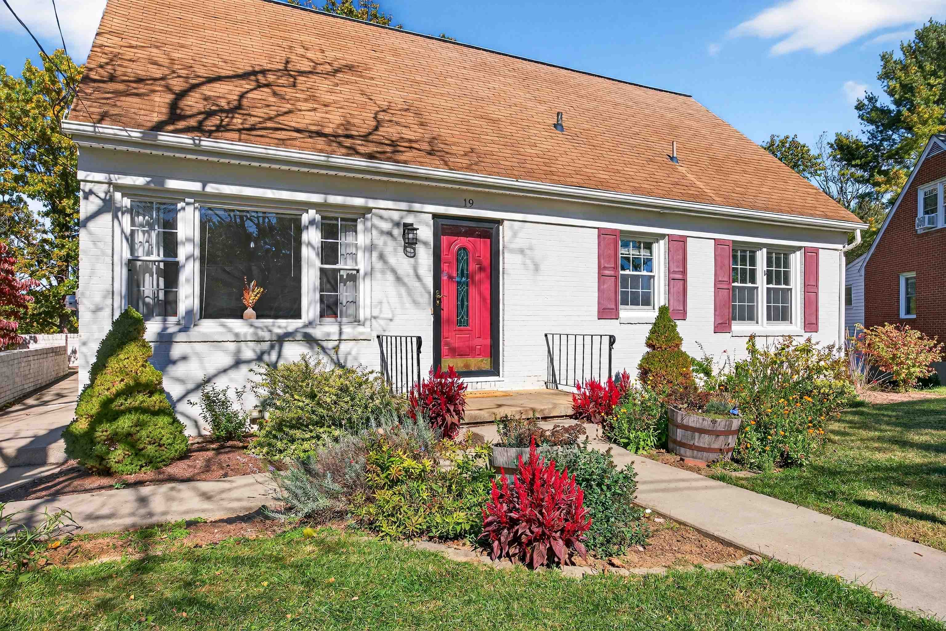 19 N LYNNHAVEN DR, STAUNTON, Virginia 24401, 4 Bedrooms Bedrooms, ,2 BathroomsBathrooms,Residential,19 N LYNNHAVEN DR,670218 MLS # 670218