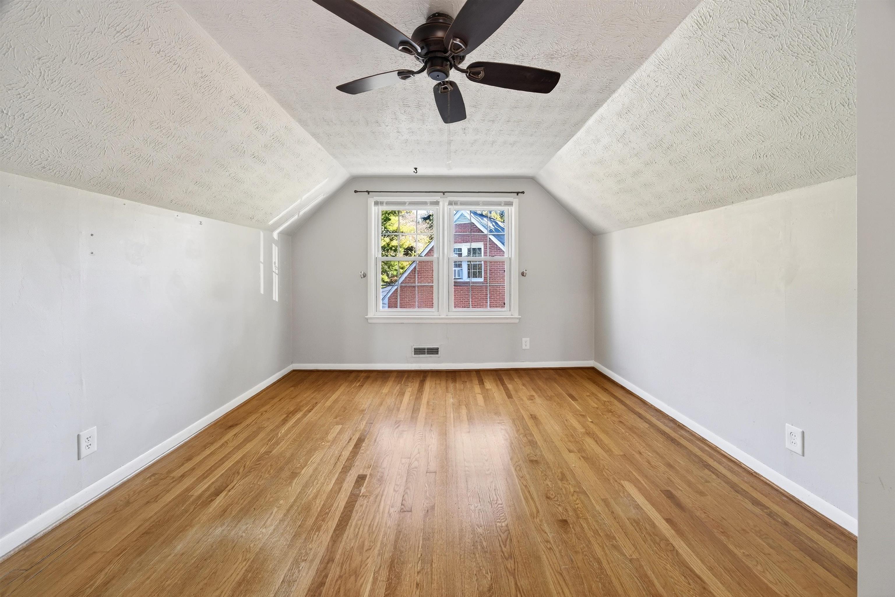 19 N LYNNHAVEN DR, STAUNTON, Virginia 24401, 4 Bedrooms Bedrooms, ,2 BathroomsBathrooms,Residential,19 N LYNNHAVEN DR,670218 MLS # 670218