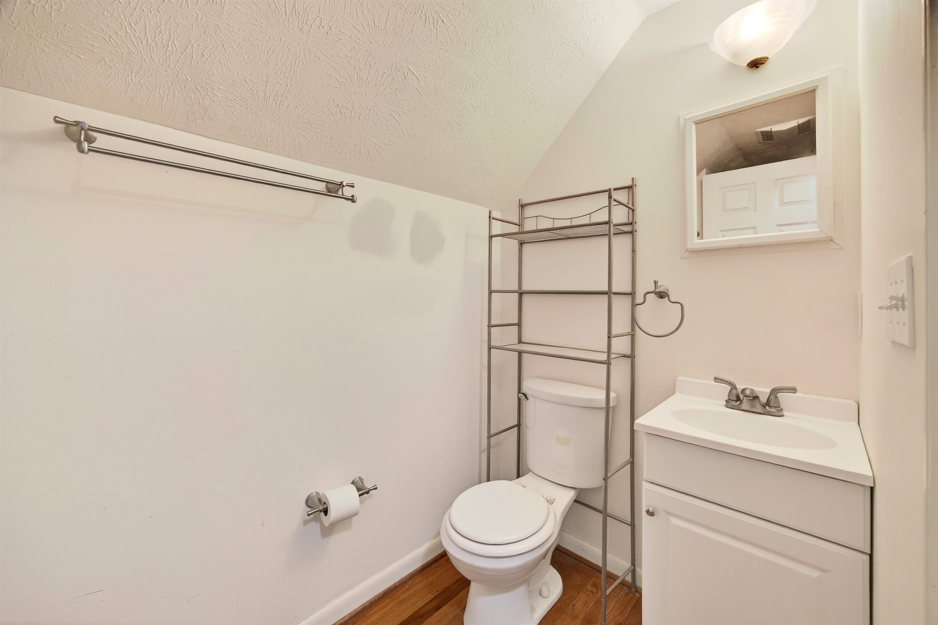 19 N LYNNHAVEN DR, STAUNTON, Virginia 24401, 4 Bedrooms Bedrooms, ,2 BathroomsBathrooms,Residential,19 N LYNNHAVEN DR,670218 MLS # 670218