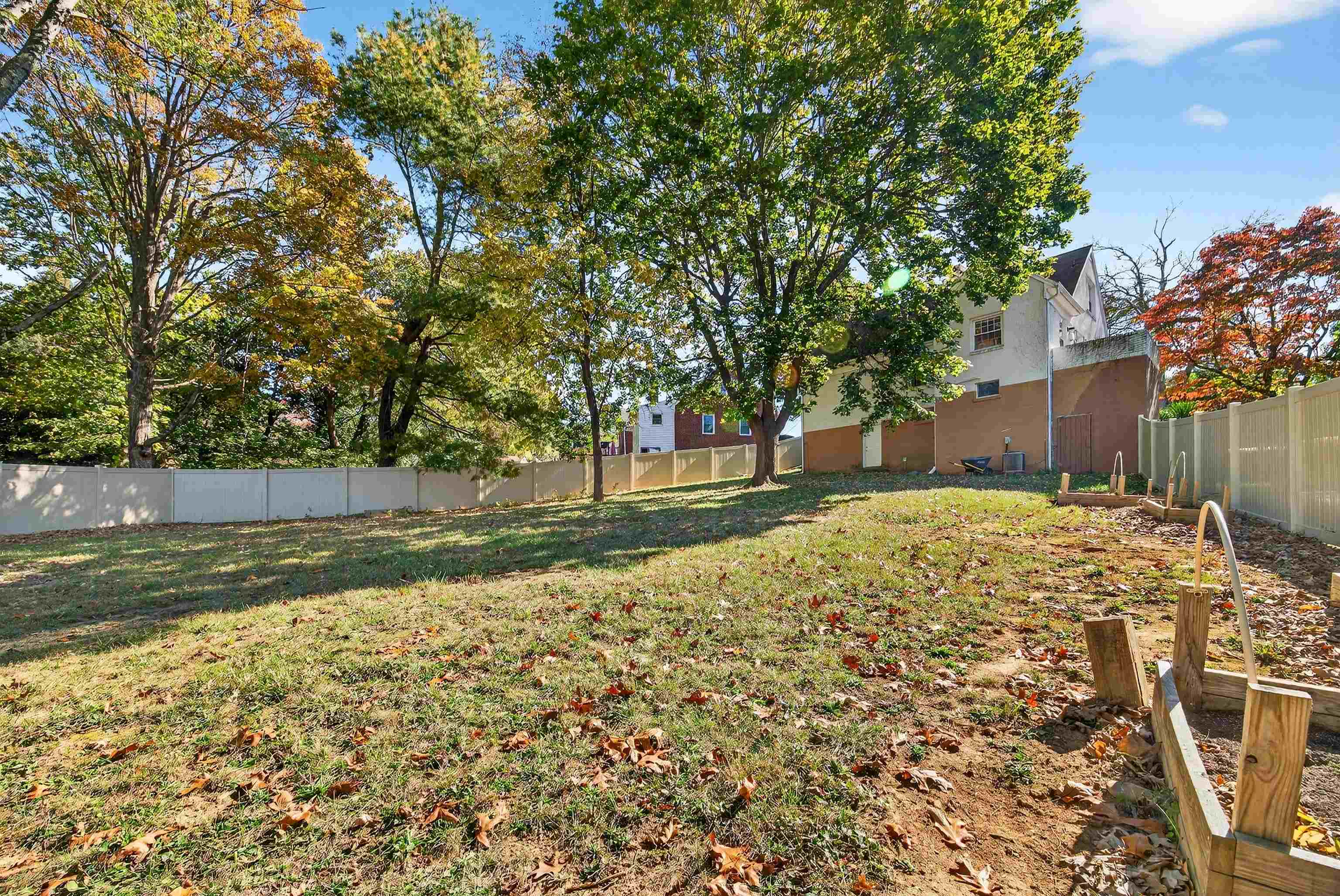 19 N LYNNHAVEN DR, STAUNTON, Virginia 24401, 4 Bedrooms Bedrooms, ,2 BathroomsBathrooms,Residential,19 N LYNNHAVEN DR,670218 MLS # 670218