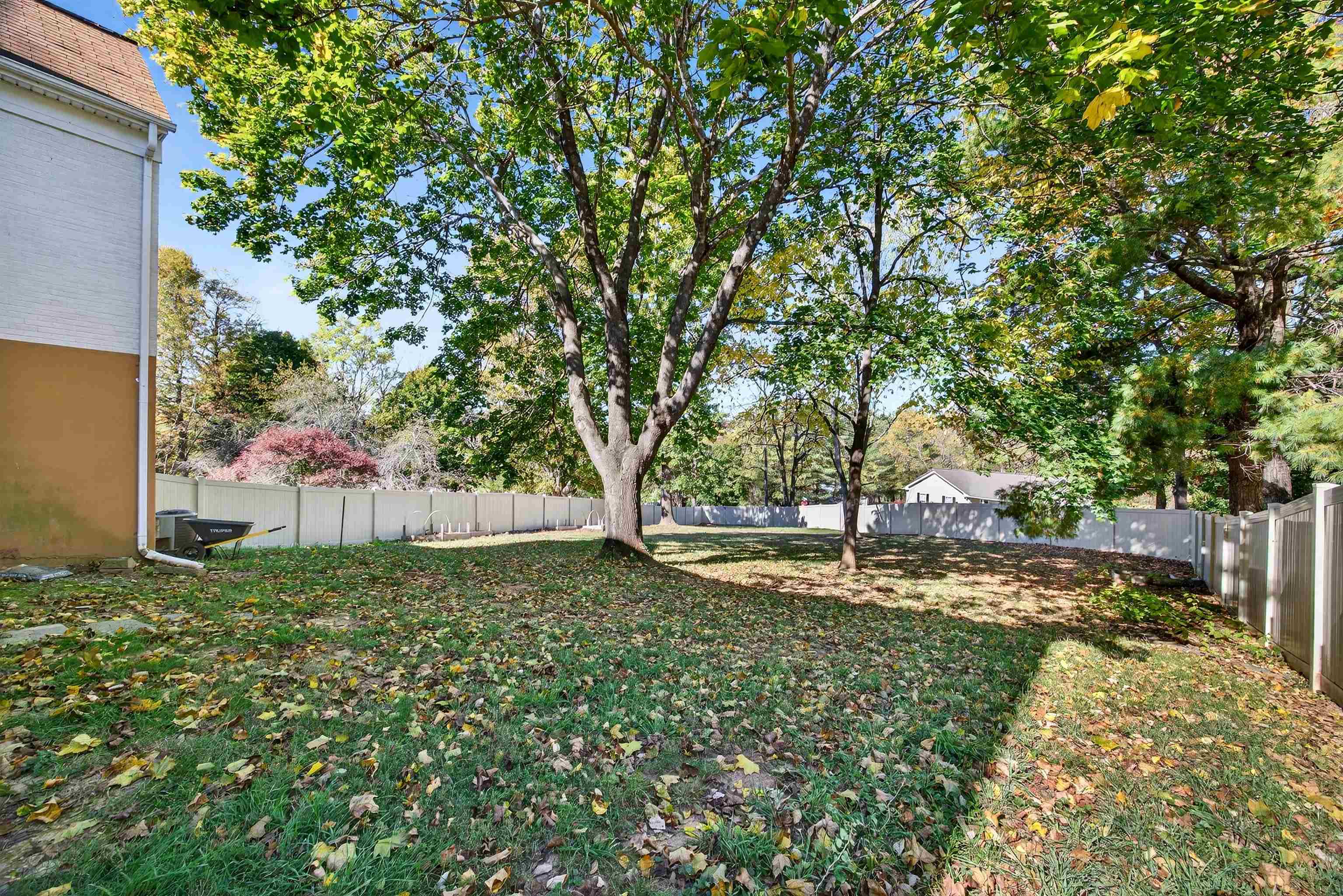 19 N LYNNHAVEN DR, STAUNTON, Virginia 24401, 4 Bedrooms Bedrooms, ,2 BathroomsBathrooms,Residential,19 N LYNNHAVEN DR,670218 MLS # 670218