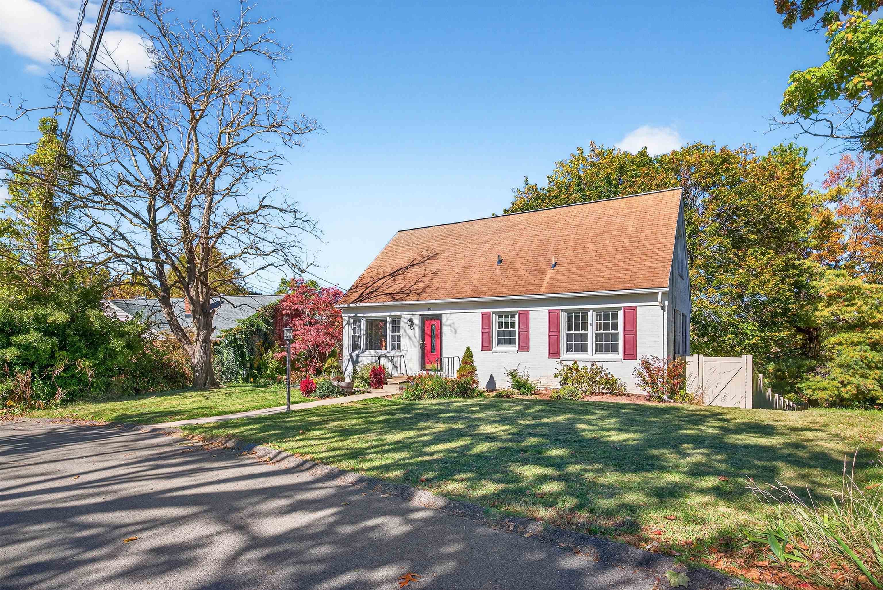 19 N LYNNHAVEN DR, STAUNTON, Virginia 24401, 4 Bedrooms Bedrooms, ,2 BathroomsBathrooms,Residential,19 N LYNNHAVEN DR,670218 MLS # 670218
