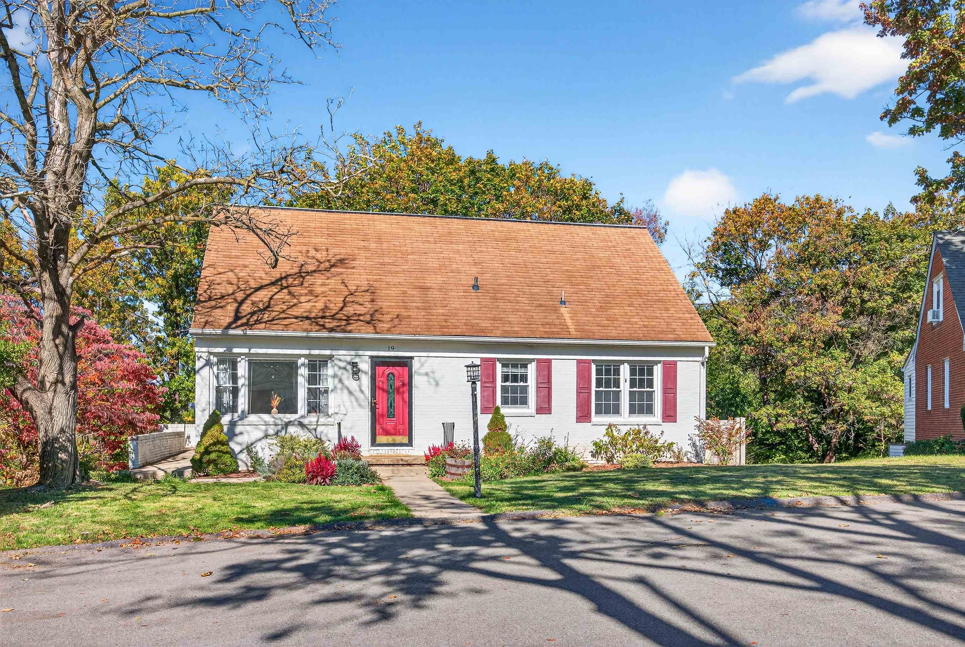 19 N LYNNHAVEN DR, STAUNTON, Virginia 24401, 4 Bedrooms Bedrooms, ,2 BathroomsBathrooms,Residential,19 N LYNNHAVEN DR,670218 MLS # 670218