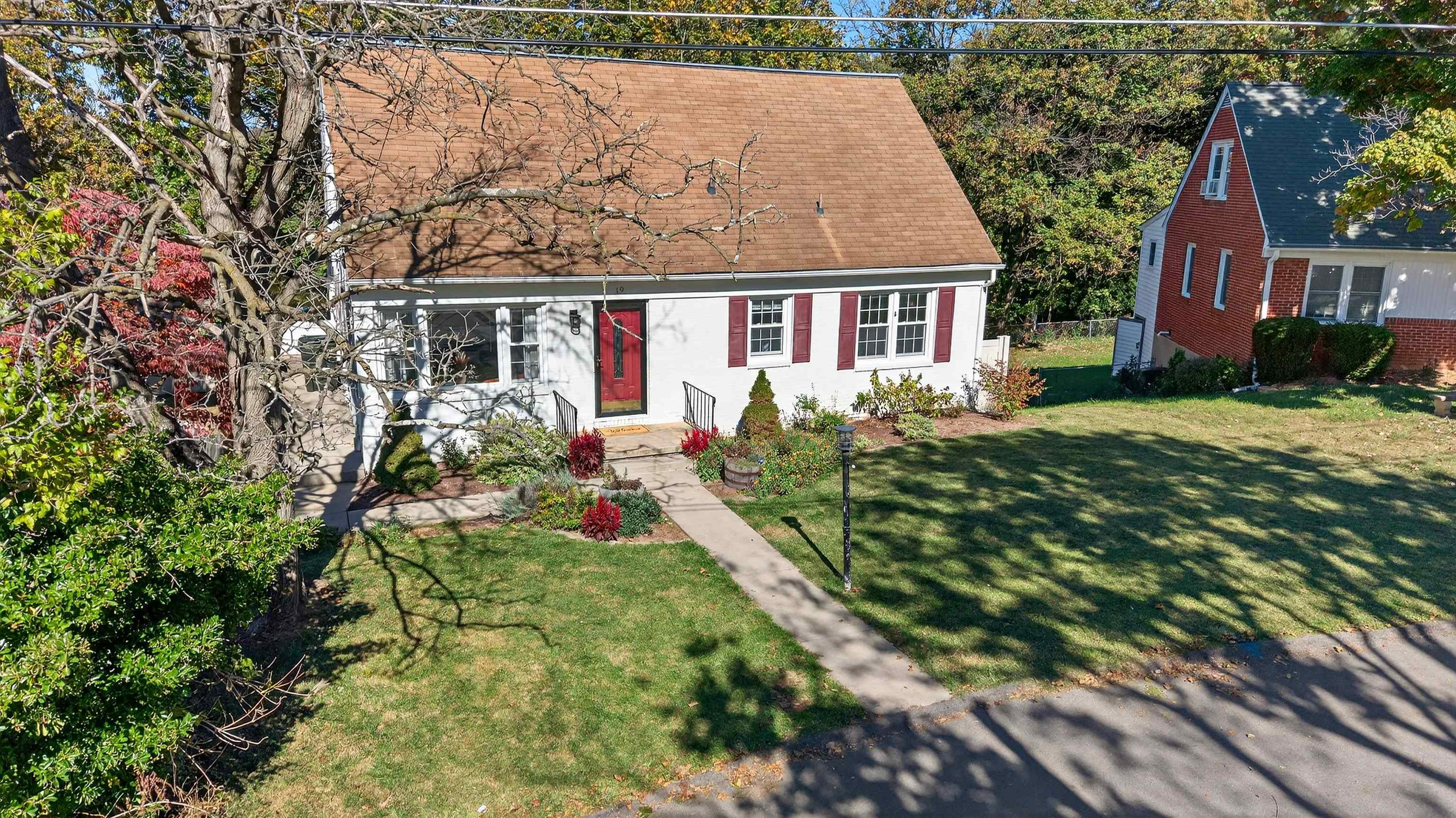 19 N LYNNHAVEN DR, STAUNTON, Virginia 24401, 4 Bedrooms Bedrooms, ,2 BathroomsBathrooms,Residential,19 N LYNNHAVEN DR,670218 MLS # 670218