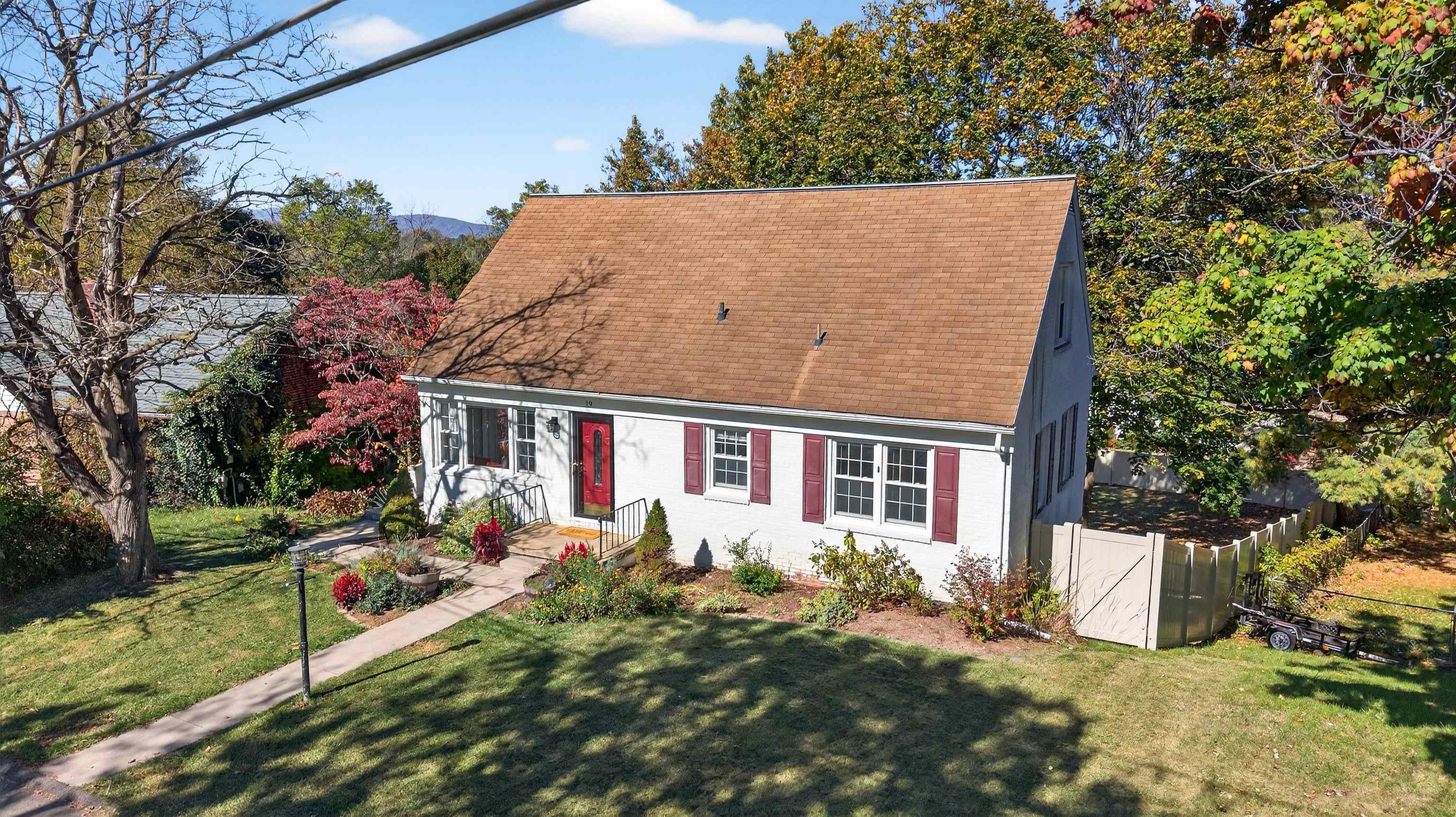 19 N LYNNHAVEN DR, STAUNTON, Virginia 24401, 4 Bedrooms Bedrooms, ,2 BathroomsBathrooms,Residential,19 N LYNNHAVEN DR,670218 MLS # 670218