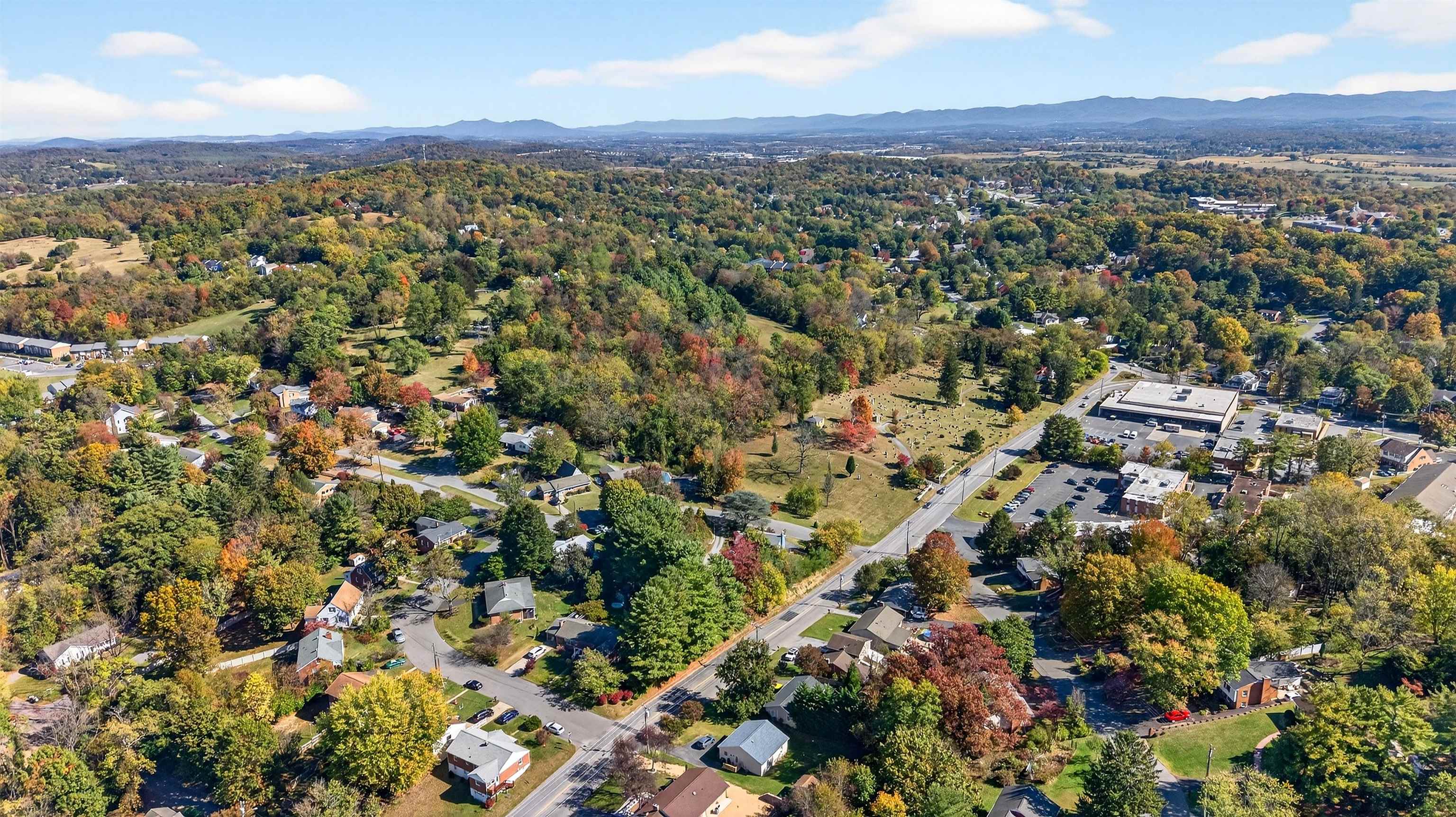 19 N LYNNHAVEN DR, STAUNTON, Virginia 24401, 4 Bedrooms Bedrooms, ,2 BathroomsBathrooms,Residential,19 N LYNNHAVEN DR,670218 MLS # 670218