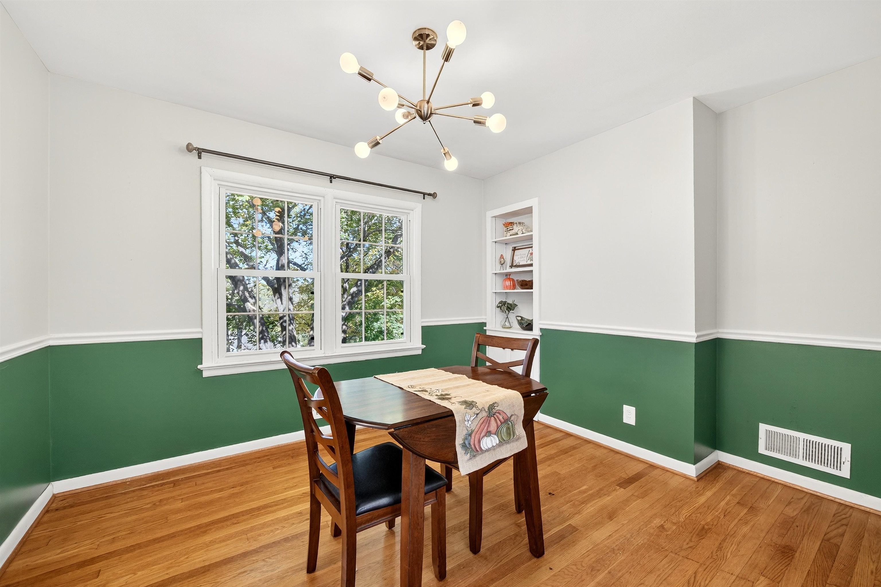 19 N LYNNHAVEN DR, STAUNTON, Virginia 24401, 4 Bedrooms Bedrooms, ,2 BathroomsBathrooms,Residential,19 N LYNNHAVEN DR,670218 MLS # 670218