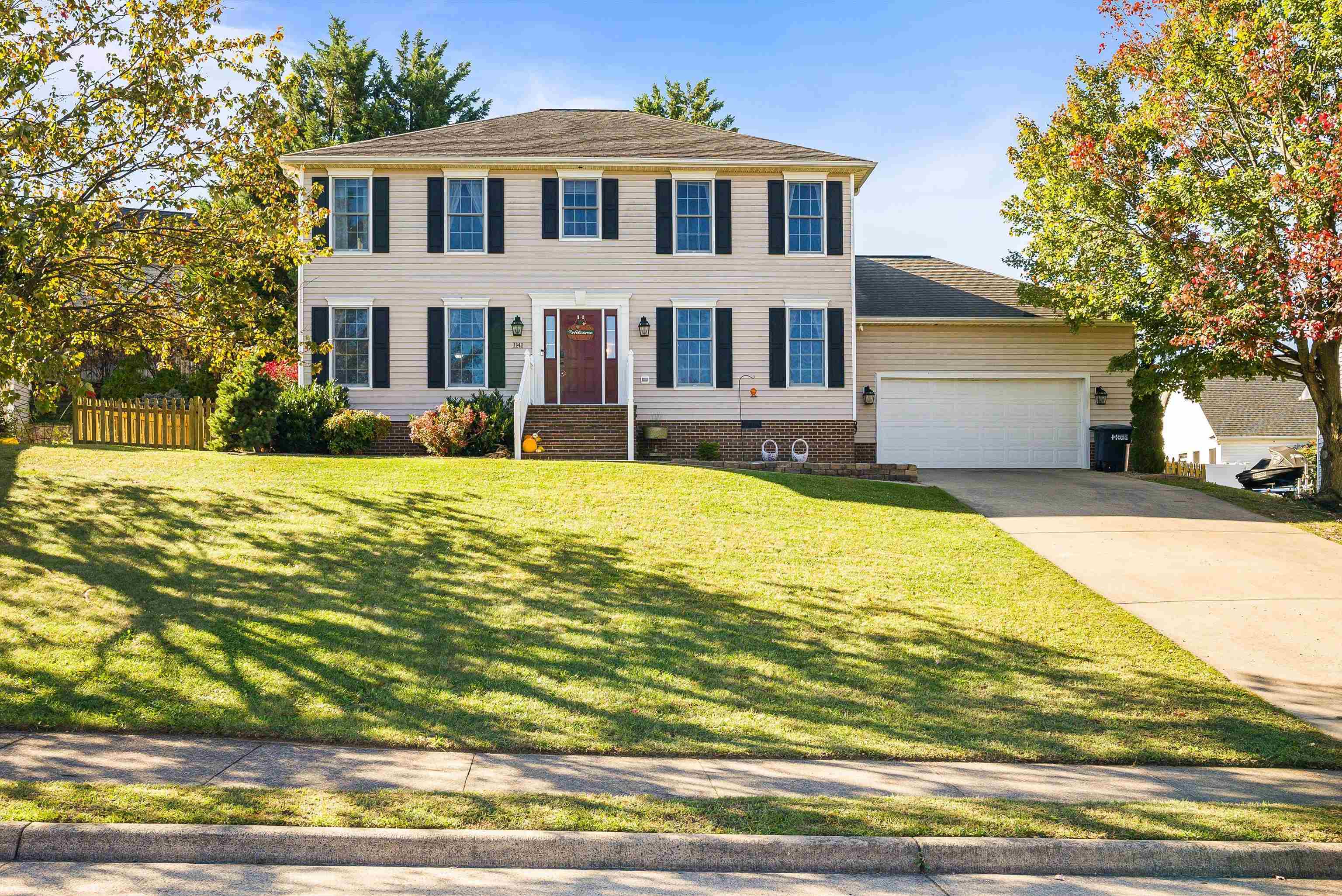1141 DECCA DR, HARRISONBURG, Virginia 22801, 4 Bedrooms Bedrooms, ,2 BathroomsBathrooms,Residential,1141 DECCA DR,670220 MLS # 670220