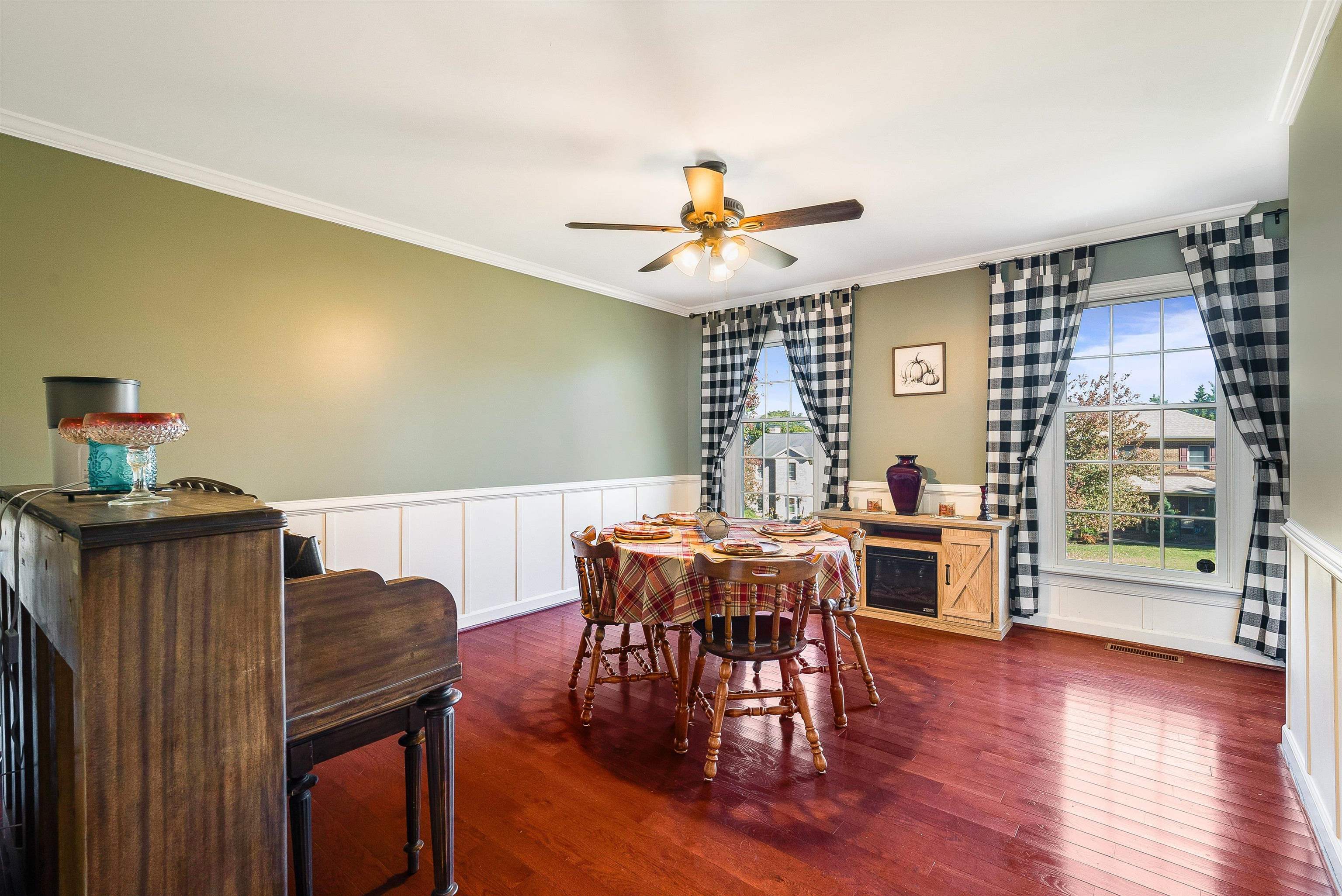 1141 DECCA DR, HARRISONBURG, Virginia 22801, 4 Bedrooms Bedrooms, ,2 BathroomsBathrooms,Residential,1141 DECCA DR,670220 MLS # 670220