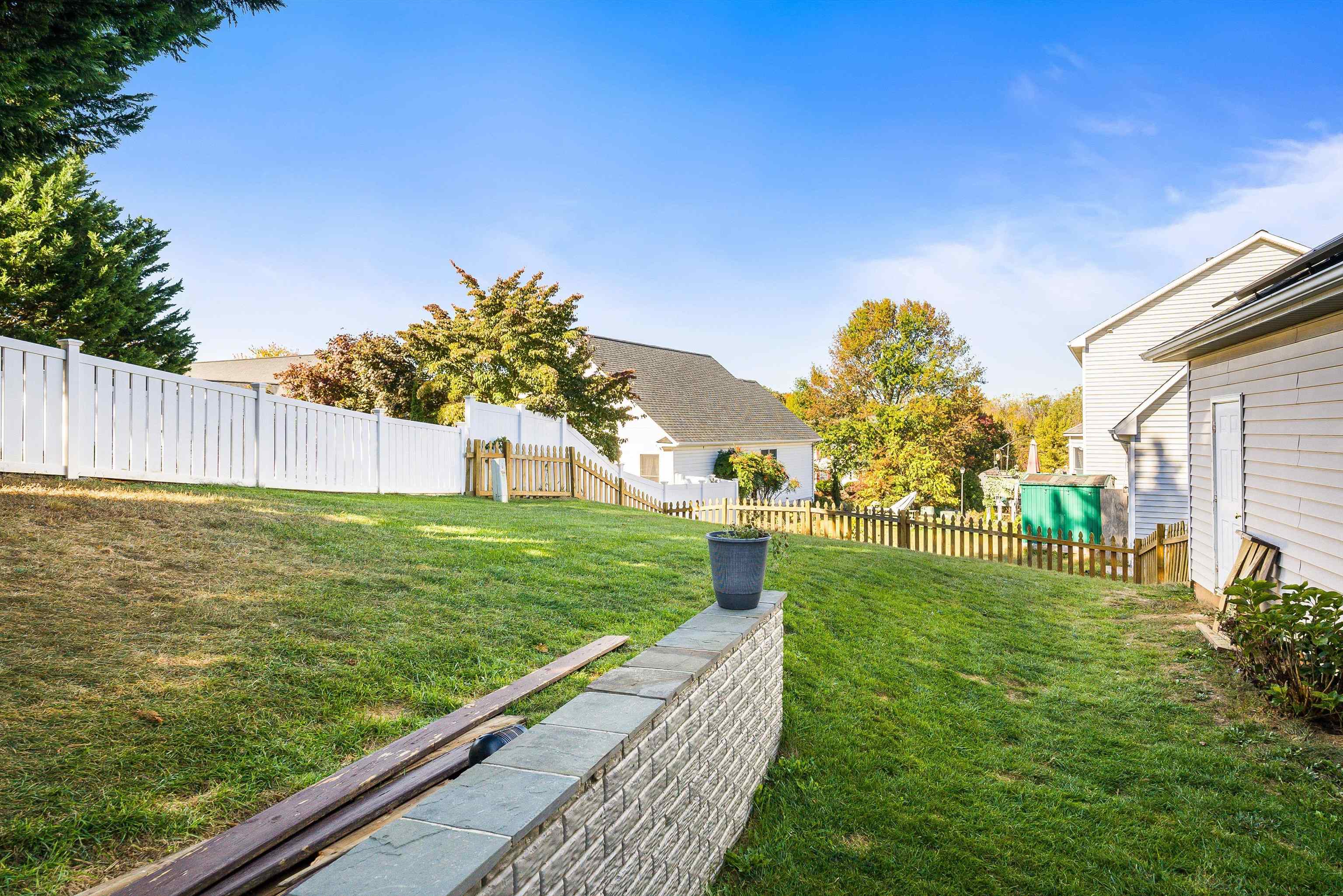 1141 DECCA DR, HARRISONBURG, Virginia 22801, 4 Bedrooms Bedrooms, ,2 BathroomsBathrooms,Residential,1141 DECCA DR,670220 MLS # 670220