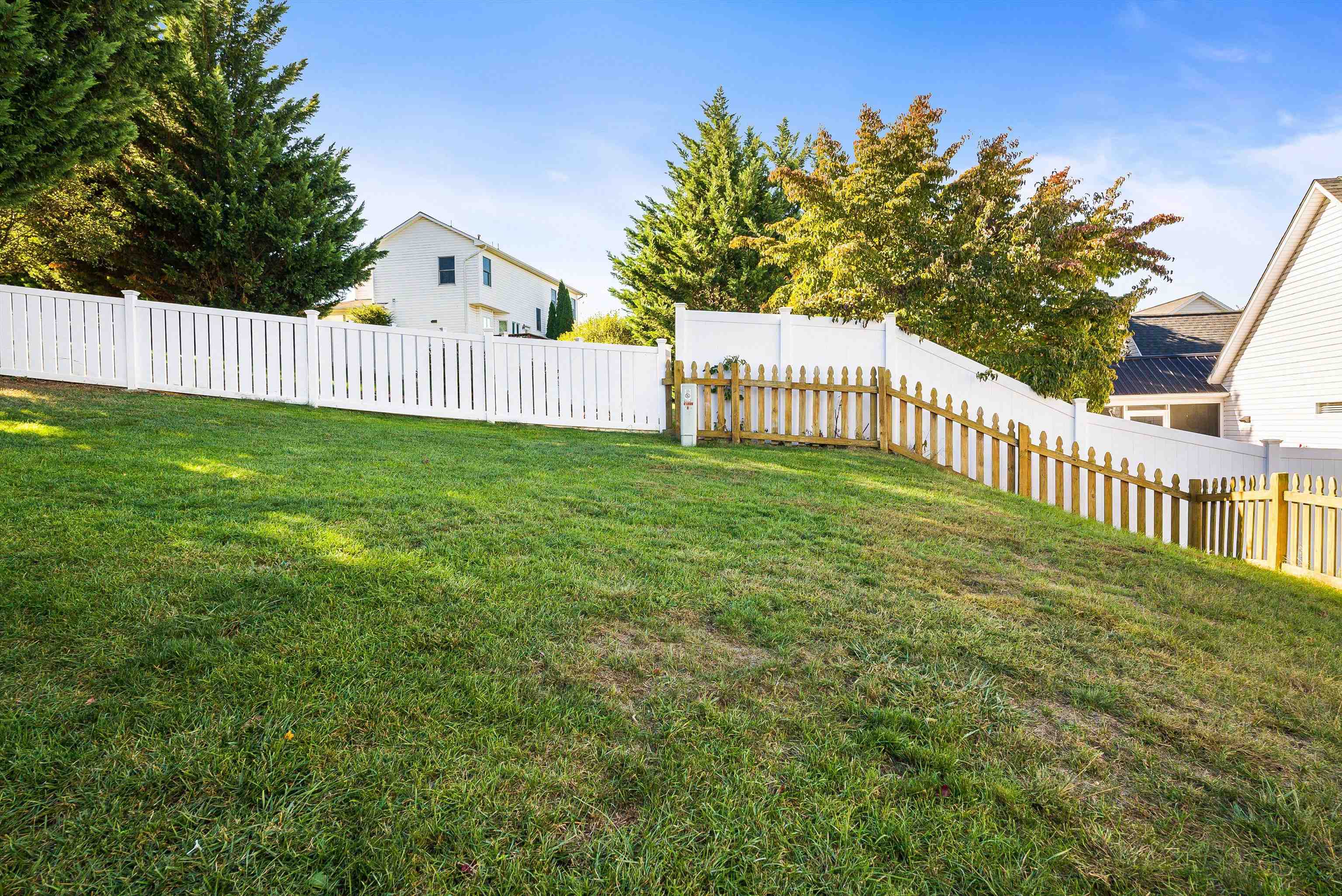 1141 DECCA DR, HARRISONBURG, Virginia 22801, 4 Bedrooms Bedrooms, ,2 BathroomsBathrooms,Residential,1141 DECCA DR,670220 MLS # 670220