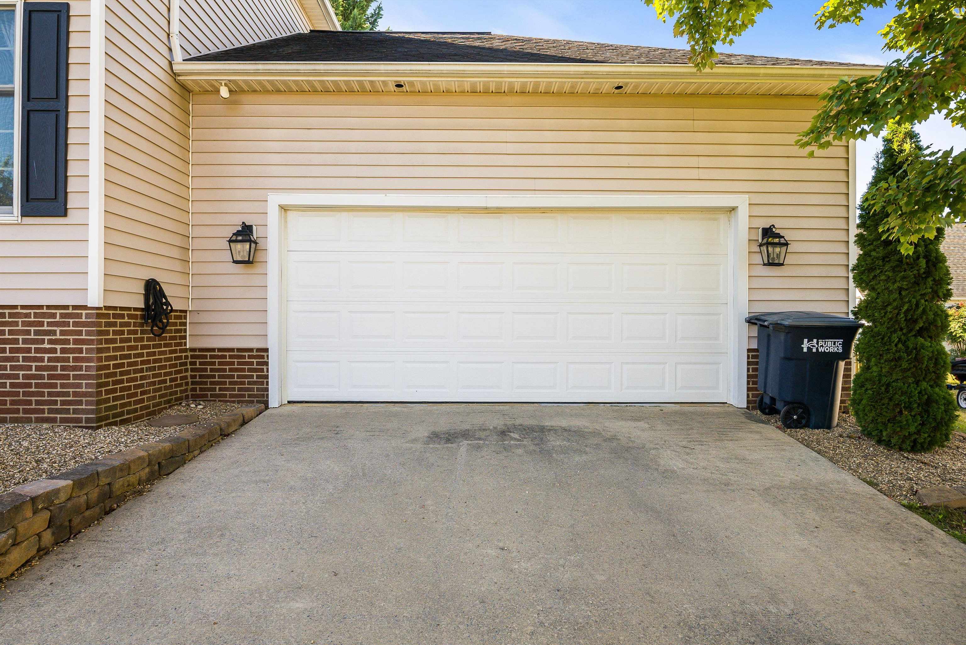 1141 DECCA DR, HARRISONBURG, Virginia 22801, 4 Bedrooms Bedrooms, ,2 BathroomsBathrooms,Residential,1141 DECCA DR,670220 MLS # 670220