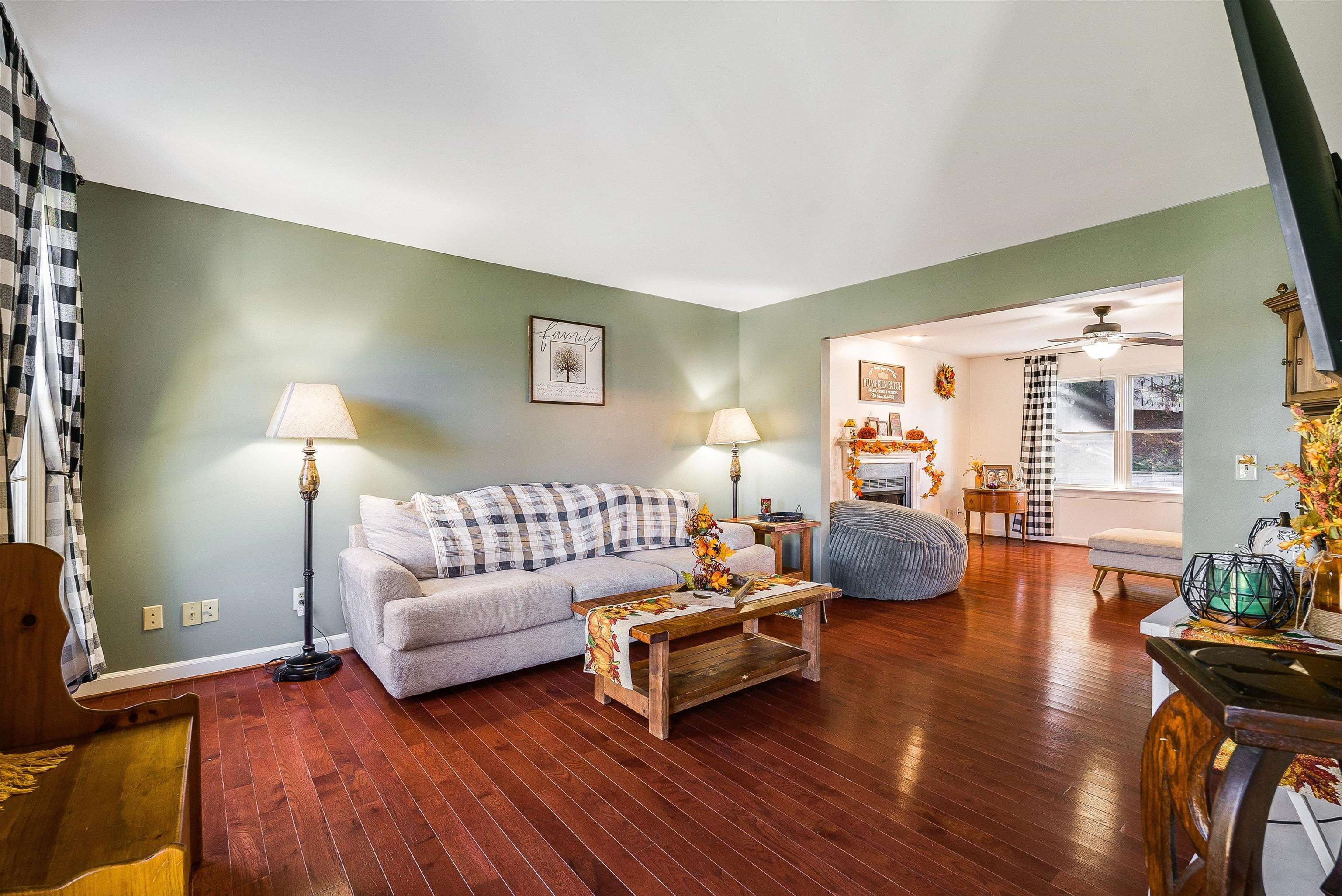1141 DECCA DR, HARRISONBURG, Virginia 22801, 4 Bedrooms Bedrooms, ,2 BathroomsBathrooms,Residential,1141 DECCA DR,670220 MLS # 670220