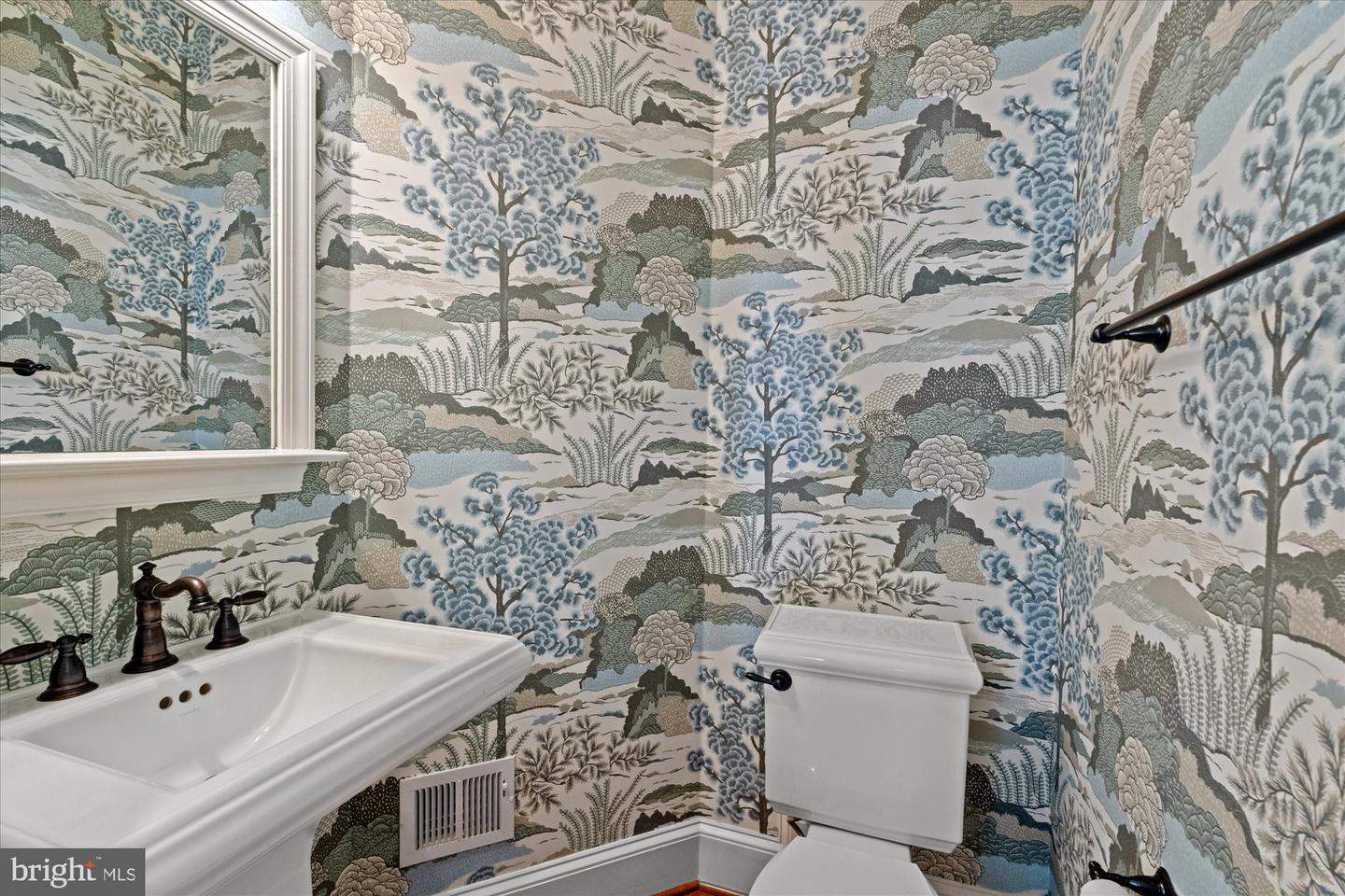 403 PRINCESS ST, ALEXANDRIA, Virginia 22314, 3 Bedrooms Bedrooms, ,3 BathroomsBathrooms,Residential,For sale,403 PRINCESS ST,VAAX2050914 MLS # VAAX2050914