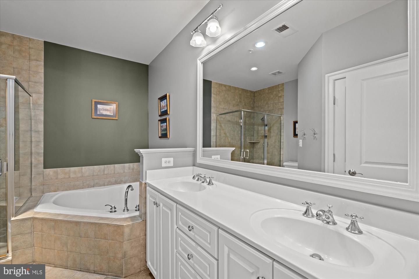 403 PRINCESS ST, ALEXANDRIA, Virginia 22314, 3 Bedrooms Bedrooms, ,3 BathroomsBathrooms,Residential,For sale,403 PRINCESS ST,VAAX2050914 MLS # VAAX2050914