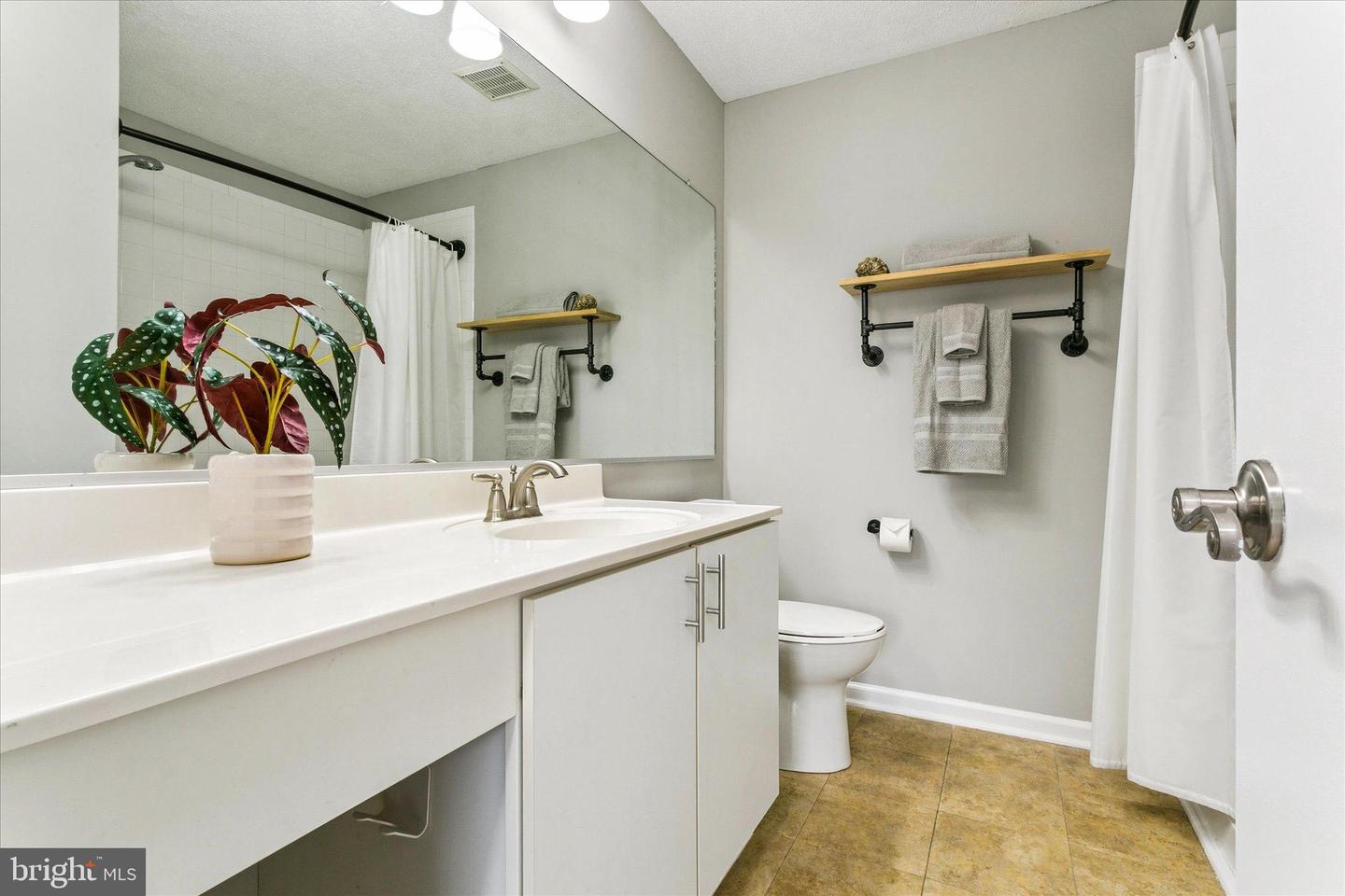 527 FAIRWAY LOOKOUT, WILLIAMSBURG, Virginia 23188, 2 Bedrooms Bedrooms, 5 Rooms Rooms,Residential,For sale,527 FAIRWAY LOOKOUT,VAJC2000542 MLS # VAJC2000542