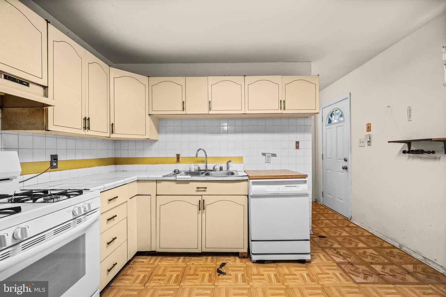 418 PATRICK LN, HERNDON, Virginia 20170, 3 Bedrooms Bedrooms, ,1 BathroomBathrooms,Residential,For sale,418 PATRICK LN,VAFX2274668 MLS # VAFX2274668 418 PATRICK LN, HERNDON, Virginia 20170, 3 Bedrooms Bedrooms, ,1 BathroomBathrooms,Residential,For sale,418 PATRICK LN,VAFX2274668 MLS # VAFX2274668