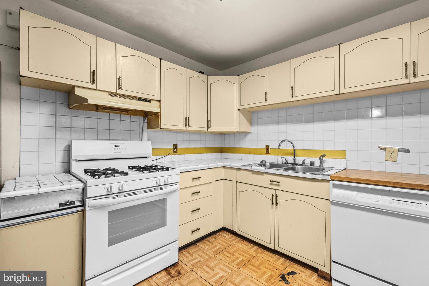418 PATRICK LN, HERNDON, Virginia 20170, 3 Bedrooms Bedrooms, ,1 BathroomBathrooms,Residential,For sale,418 PATRICK LN,VAFX2274668 MLS # VAFX2274668 418 PATRICK LN, HERNDON, Virginia 20170, 3 Bedrooms Bedrooms, ,1 BathroomBathrooms,Residential,For sale,418 PATRICK LN,VAFX2274668 MLS # VAFX2274668