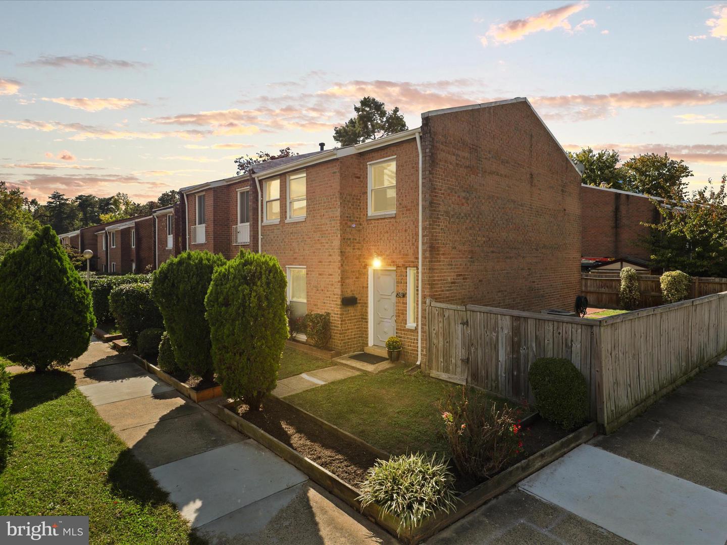 246 STEVENSON SQ N, ALEXANDRIA, Virginia 22304, 4 Bedrooms Bedrooms, ,1 BathroomBathrooms,Residential,For sale,246 STEVENSON SQ N,VAAX2050880 MLS # VAAX2050880