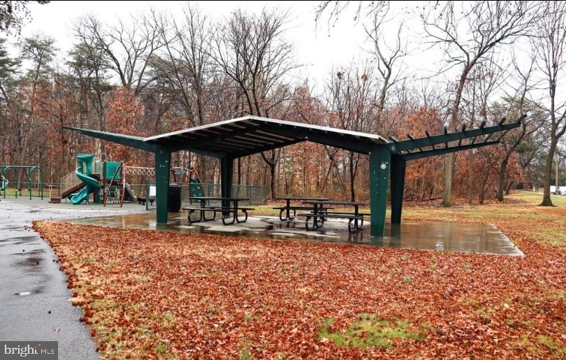 246 STEVENSON SQ N, ALEXANDRIA, Virginia 22304, 4 Bedrooms Bedrooms, ,1 BathroomBathrooms,Residential,For sale,246 STEVENSON SQ N,VAAX2050880 MLS # VAAX2050880