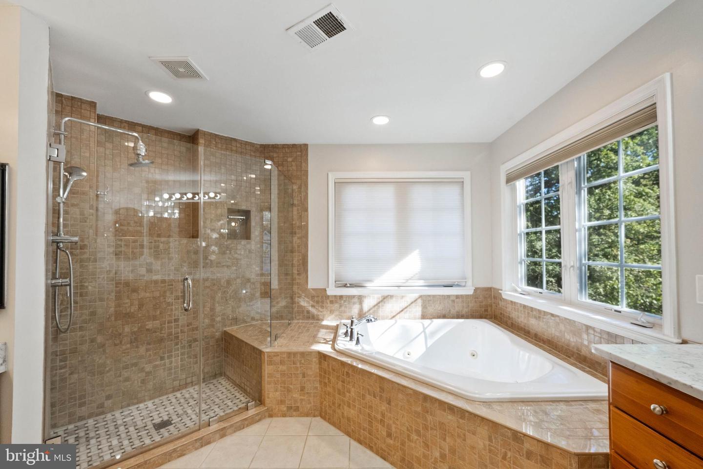 2393 WATTERS GLEN CT, FALLS CHURCH, Virginia 22043, 4 Bedrooms Bedrooms, ,4 BathroomsBathrooms,Residential,For sale,2393 WATTERS GLEN CT,VAFX2274750 MLS # VAFX2274750