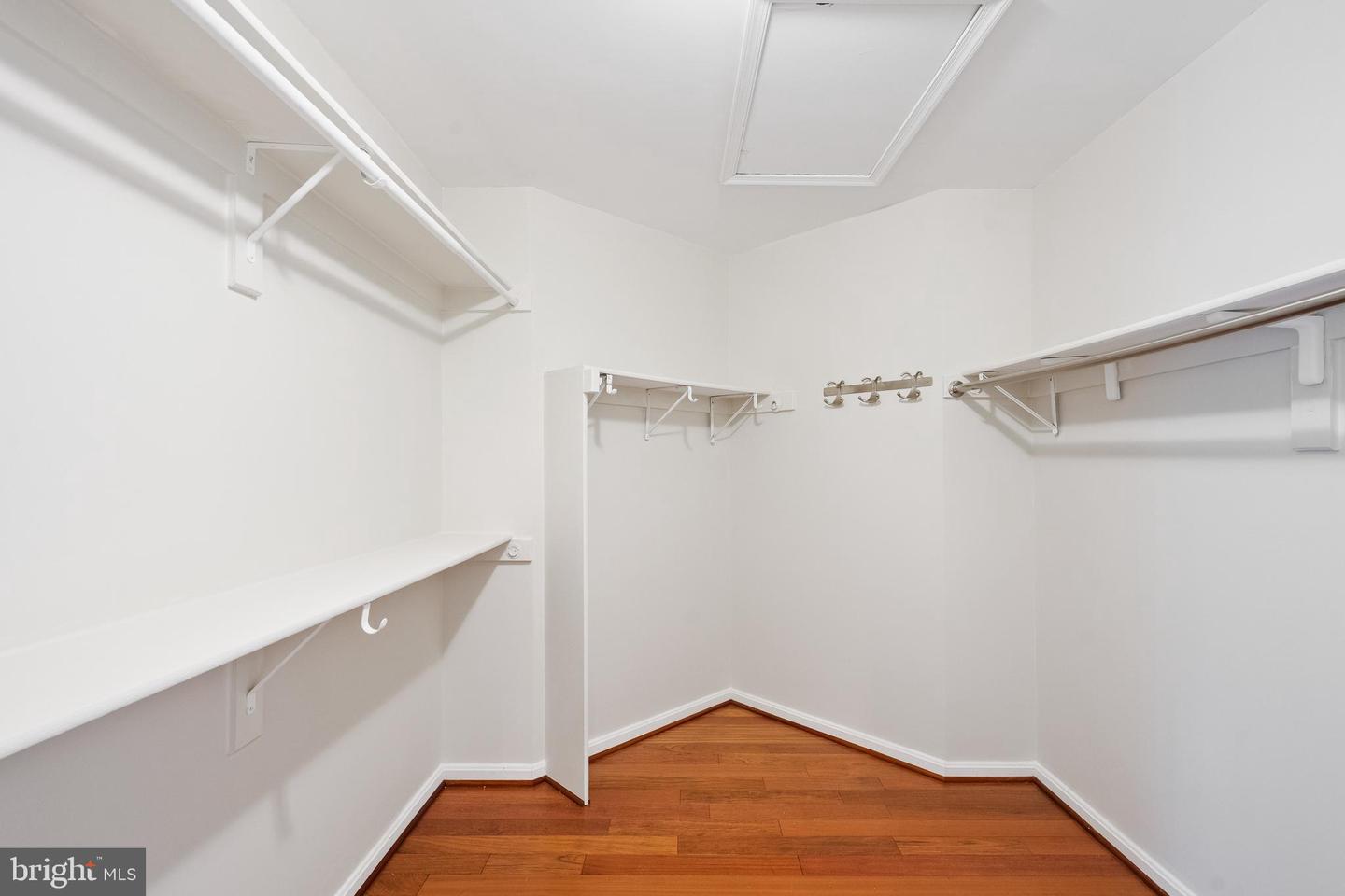 2393 WATTERS GLEN CT, FALLS CHURCH, Virginia 22043, 4 Bedrooms Bedrooms, ,4 BathroomsBathrooms,Residential,For sale,2393 WATTERS GLEN CT,VAFX2274750 MLS # VAFX2274750