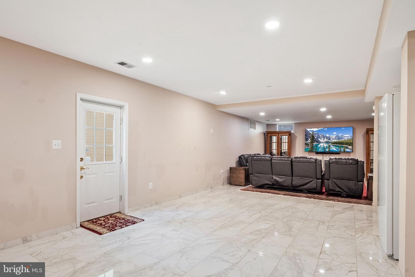 2393 WATTERS GLEN CT, FALLS CHURCH, Virginia 22043, 4 Bedrooms Bedrooms, ,4 BathroomsBathrooms,Residential,For sale,2393 WATTERS GLEN CT,VAFX2274750 MLS # VAFX2274750