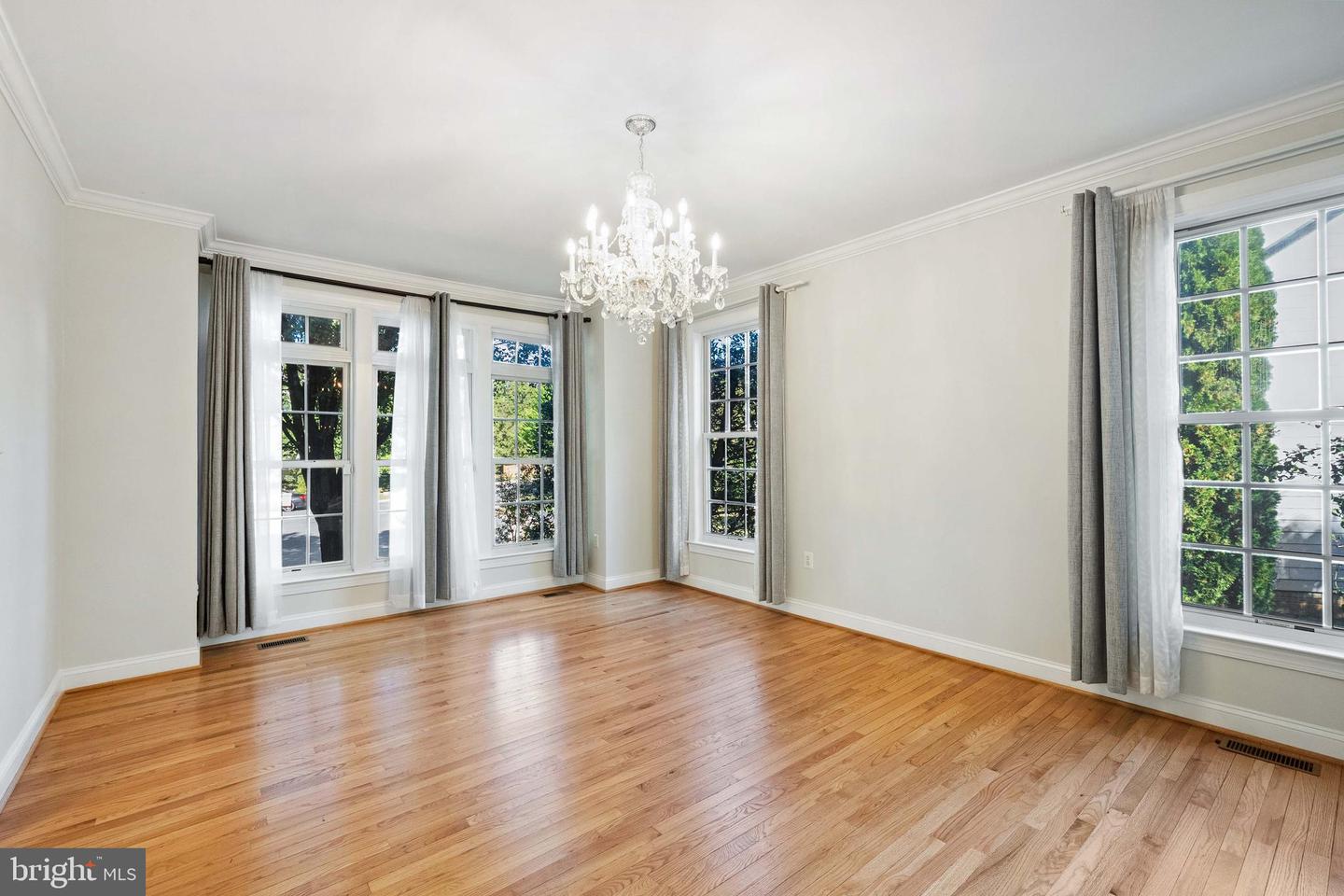 2393 WATTERS GLEN CT, FALLS CHURCH, Virginia 22043, 4 Bedrooms Bedrooms, ,4 BathroomsBathrooms,Residential,For sale,2393 WATTERS GLEN CT,VAFX2274750 MLS # VAFX2274750