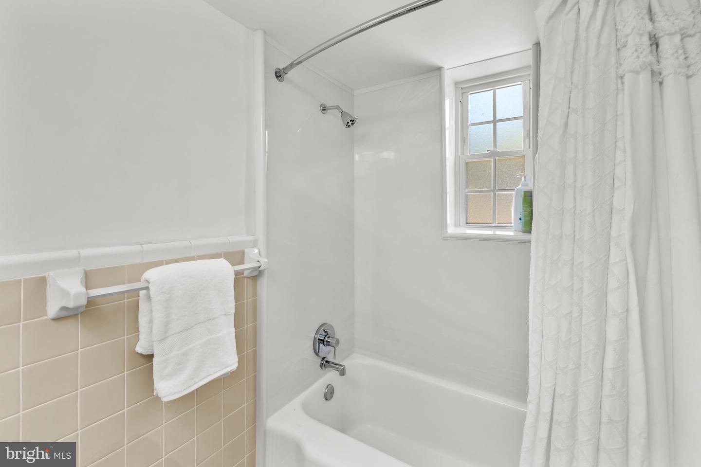1821 21ST ST N #1, ARLINGTON, Virginia 22209, 4 Rooms Rooms,1 BathroomBathrooms,Residential,For sale,1821 21ST ST N #1,VAAR2065018 MLS # VAAR2065018