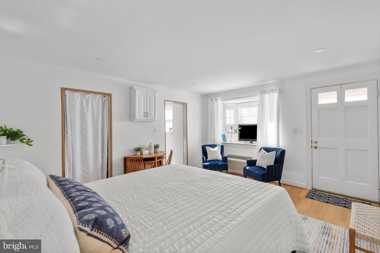 1821 21ST ST N #1, ARLINGTON, Virginia 22209, 4 Rooms Rooms,1 BathroomBathrooms,Residential,For sale,1821 21ST ST N #1,VAAR2065018 MLS # VAAR2065018