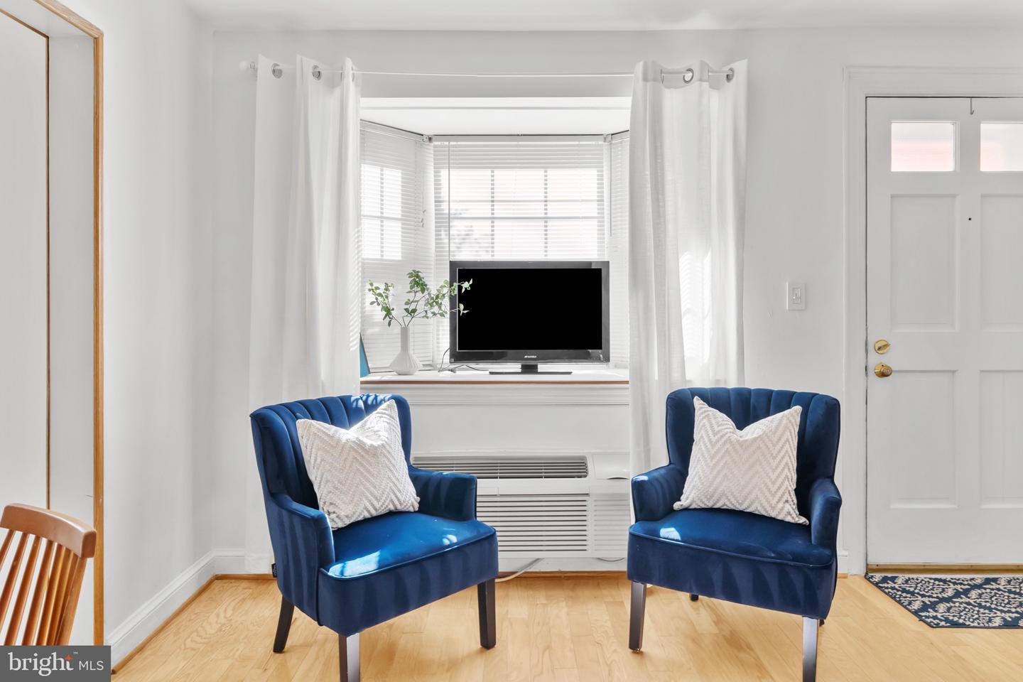 1821 21ST ST N #1, ARLINGTON, Virginia 22209, 4 Rooms Rooms,1 BathroomBathrooms,Residential,For sale,1821 21ST ST N #1,VAAR2065018 MLS # VAAR2065018