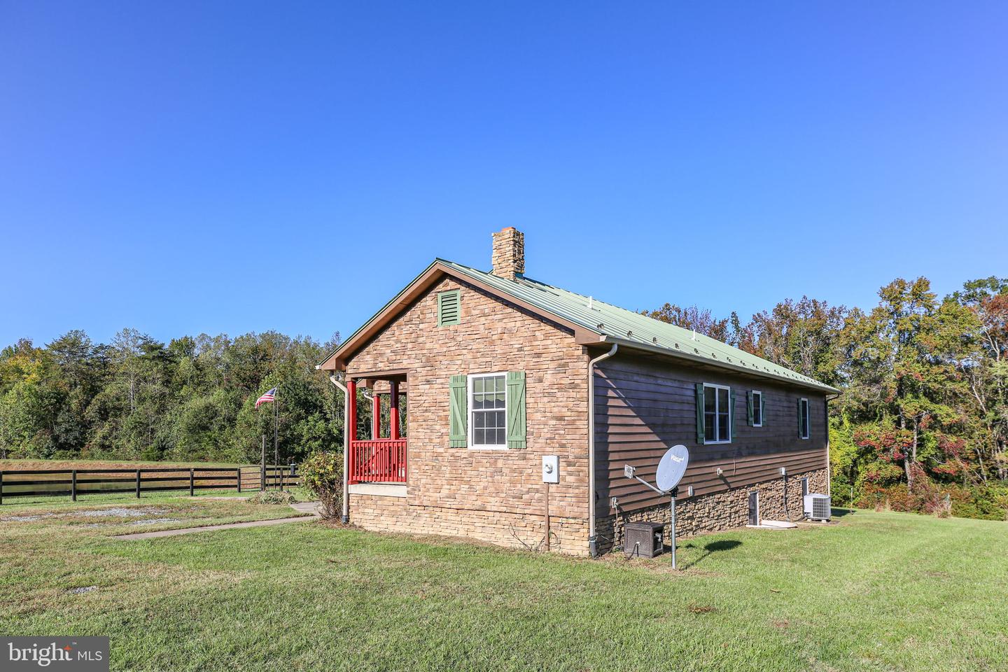271 POPLAR RD, FREDERICKSBURG, Virginia 22406, 2 Bedrooms Bedrooms, ,2 BathroomsBathrooms,Residential,For sale,271 POPLAR RD,VAST2043572 MLS # VAST2043572