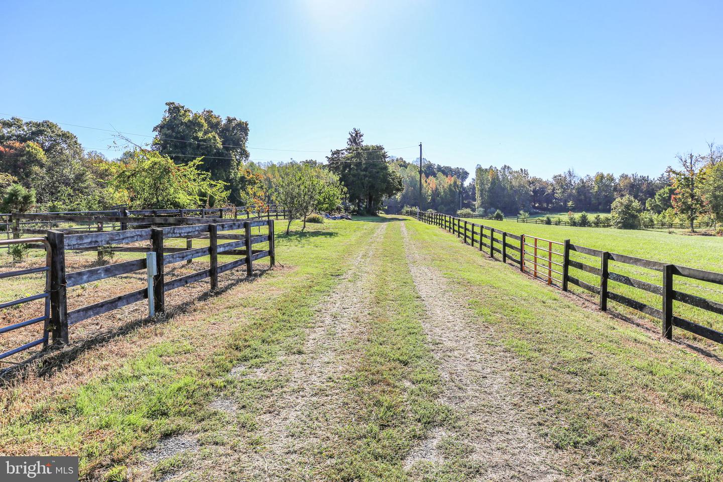 271 POPLAR RD, FREDERICKSBURG, Virginia 22406, 2 Bedrooms Bedrooms, ,2 BathroomsBathrooms,Residential,For sale,271 POPLAR RD,VAST2043572 MLS # VAST2043572