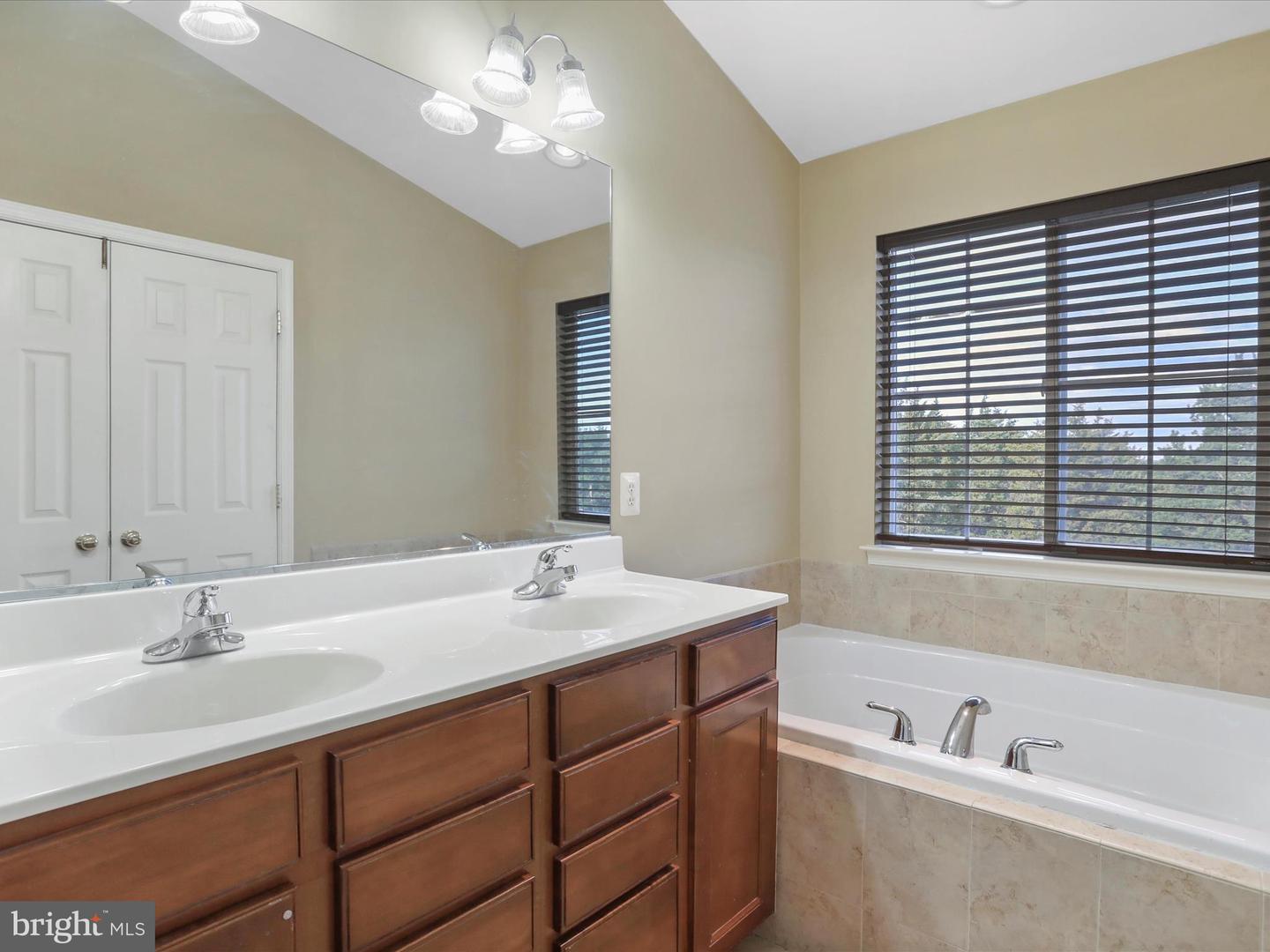 187 OXBOW DR, STRASBURG, Virginia 22657, 3 Bedrooms Bedrooms, ,3 BathroomsBathrooms,Residential,For sale,187 OXBOW DR,VASH2012800 MLS # VASH2012800
