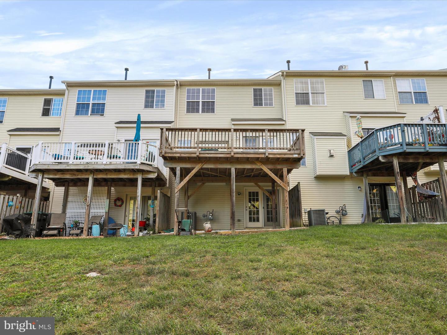 187 OXBOW DR, STRASBURG, Virginia 22657, 3 Bedrooms Bedrooms, ,3 BathroomsBathrooms,Residential,For sale,187 OXBOW DR,VASH2012800 MLS # VASH2012800