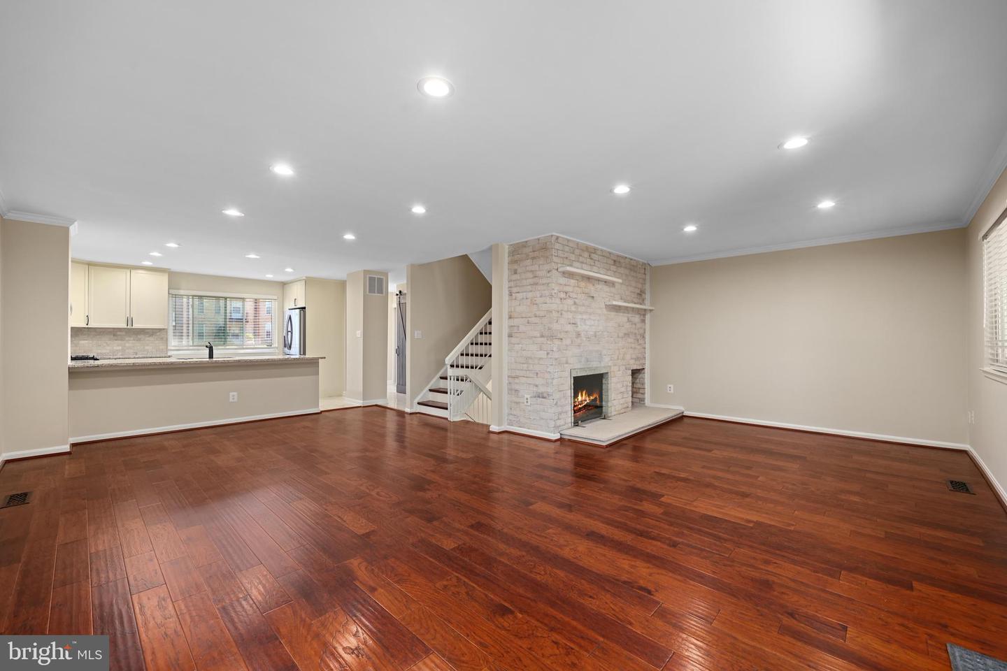 1724 CY CT, VIENNA, Virginia 22182, 4 Bedrooms Bedrooms, ,3 BathroomsBathrooms,Residential,For sale,1724 CY CT,VAFX2274898 MLS # VAFX2274898