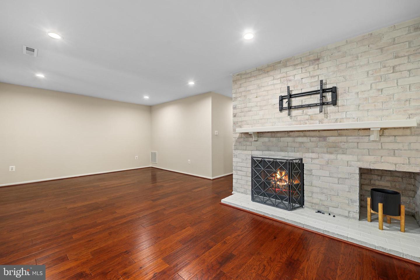 1724 CY CT, VIENNA, Virginia 22182, 4 Bedrooms Bedrooms, ,3 BathroomsBathrooms,Residential,For sale,1724 CY CT,VAFX2274898 MLS # VAFX2274898